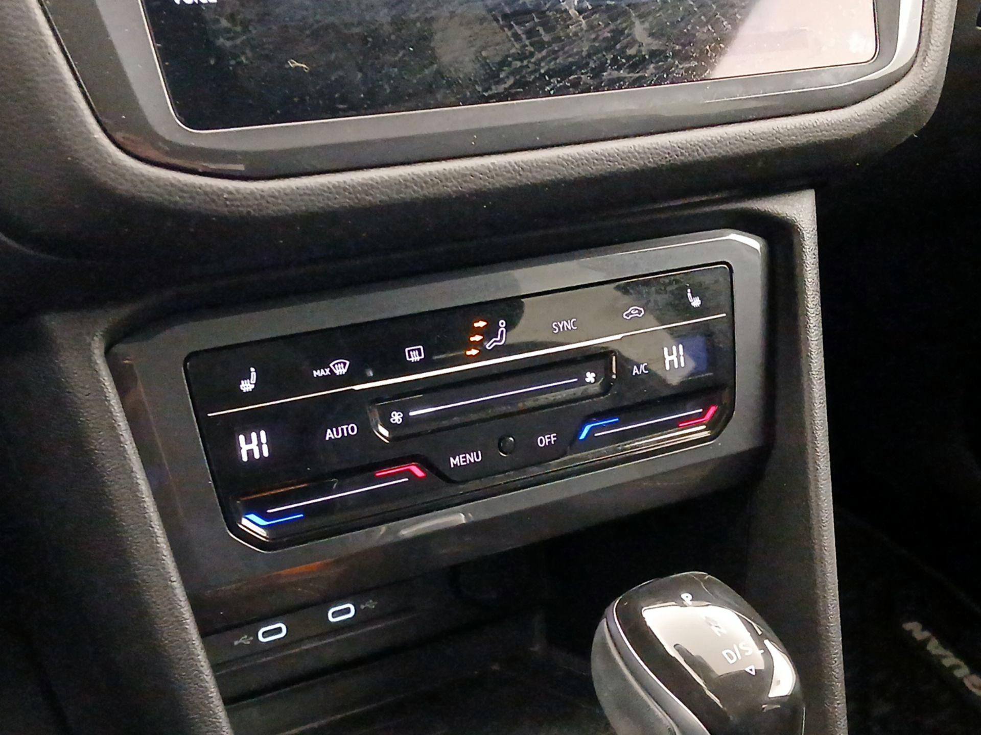 Thumbnail: 2022 Volkswagen Tiguan - 16