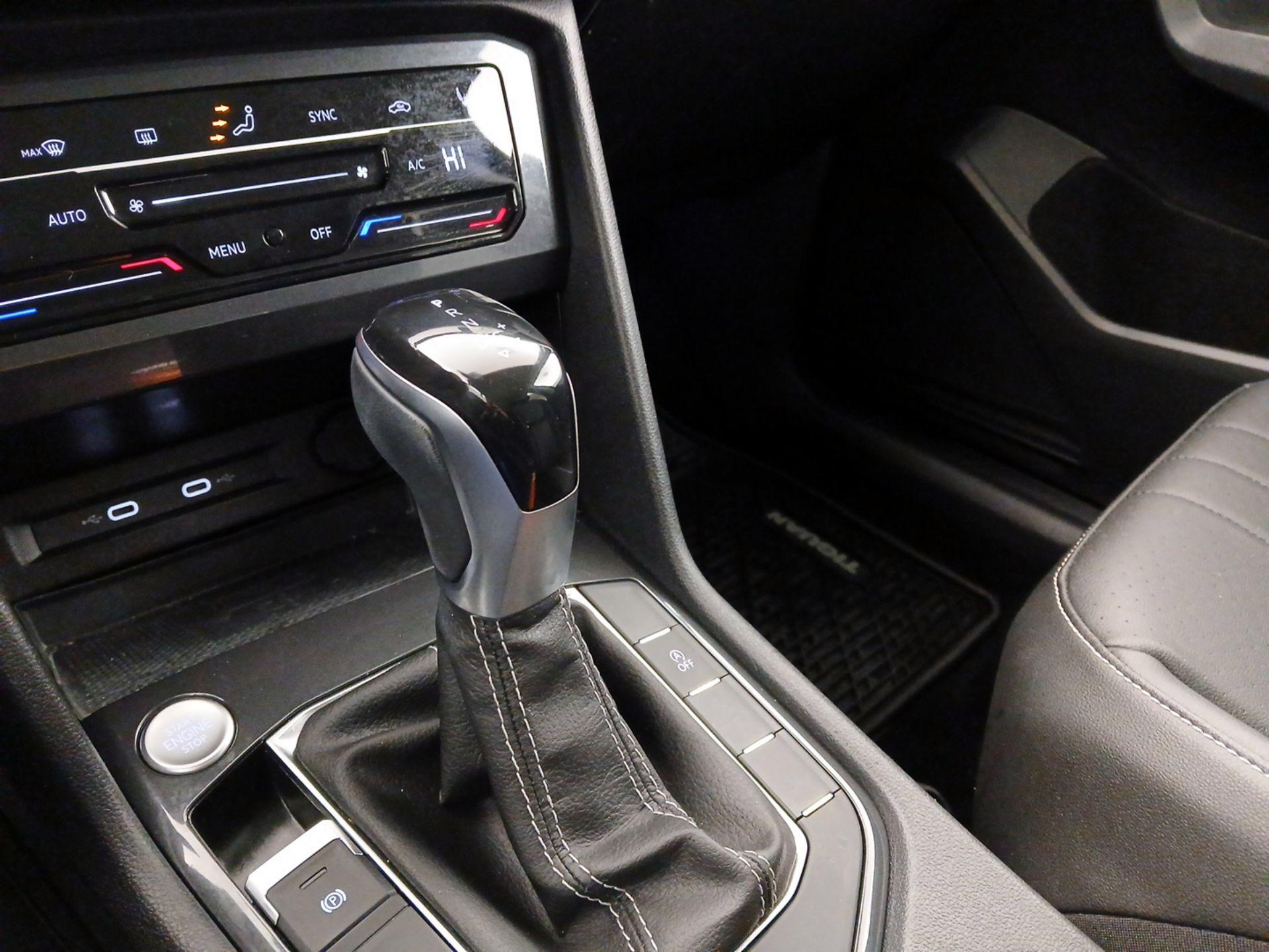 Thumbnail: 2022 Volkswagen Tiguan - 17