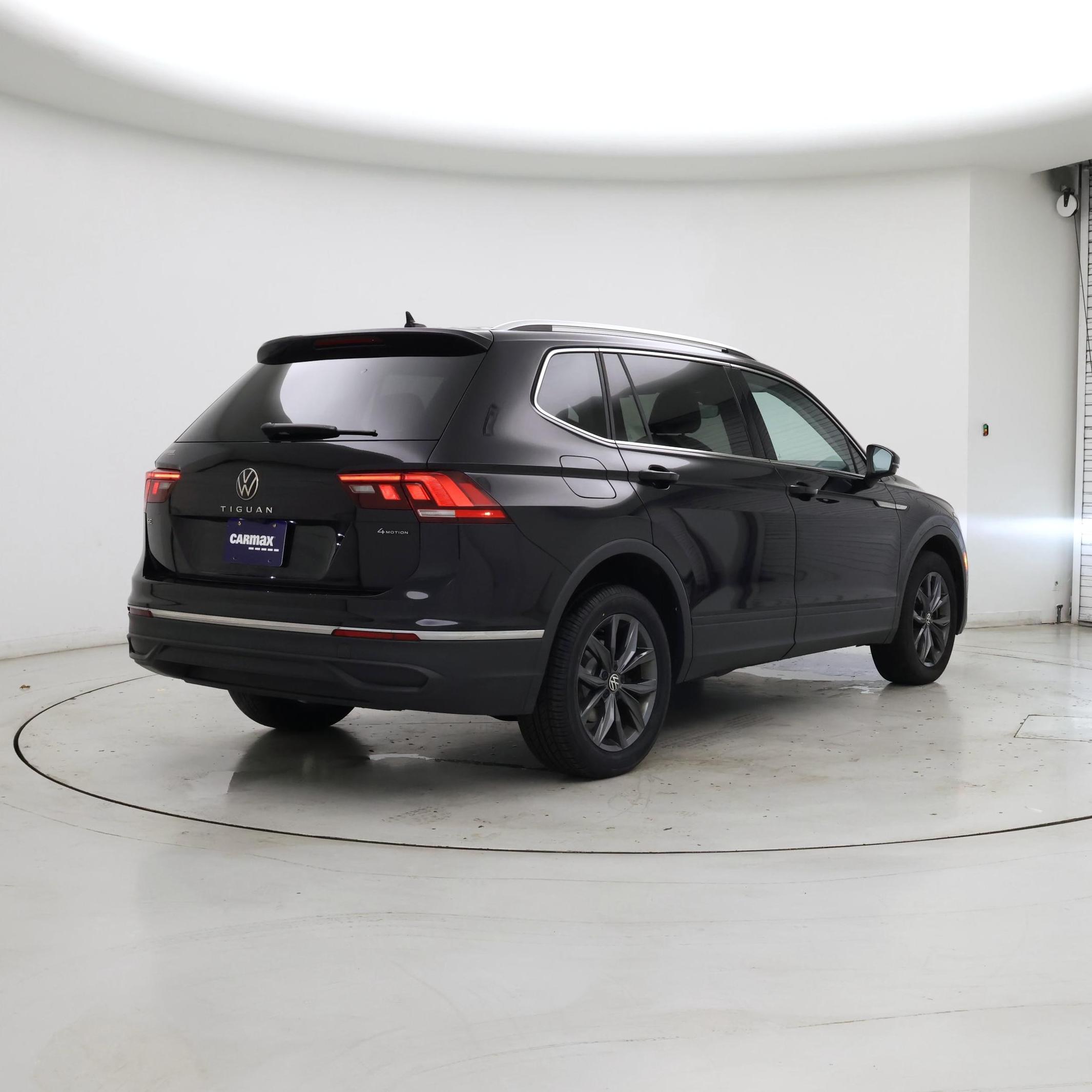 Thumbnail: 2022 Volkswagen Tiguan - 8