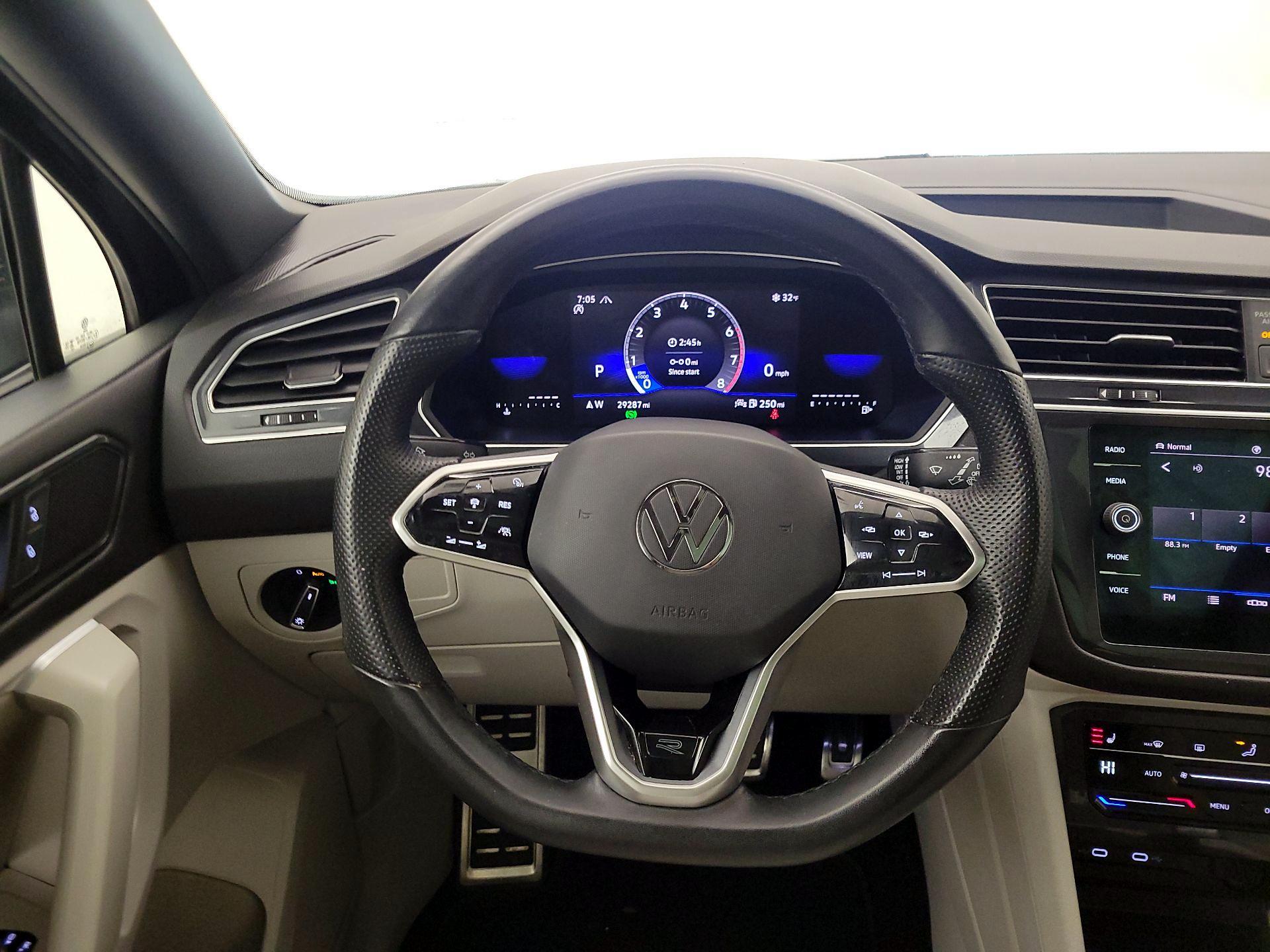 Thumbnail: 2023 Volkswagen Tiguan - 10