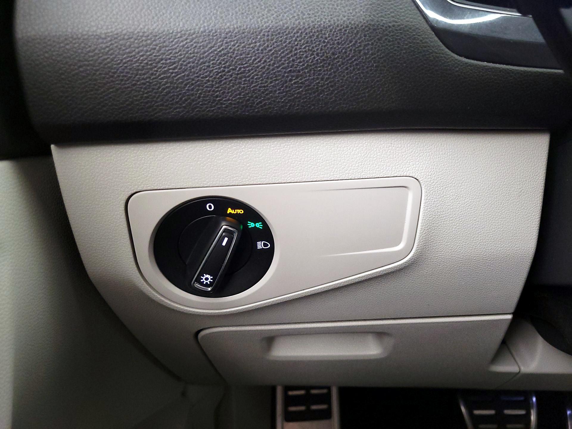 Thumbnail: 2023 Volkswagen Tiguan - 13