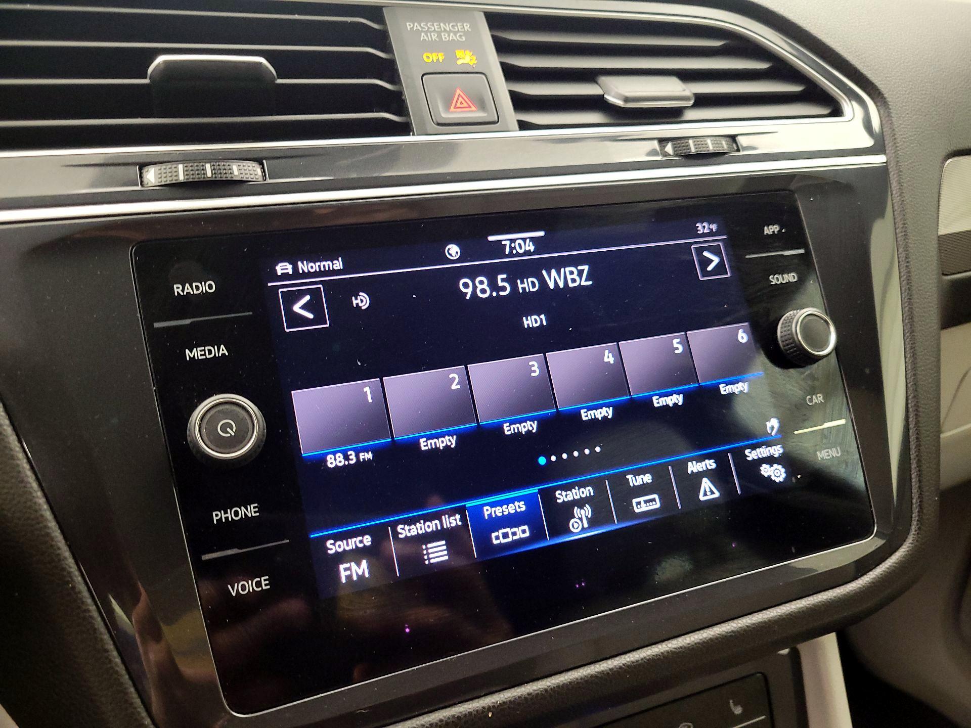 Thumbnail: 2023 Volkswagen Tiguan - 15