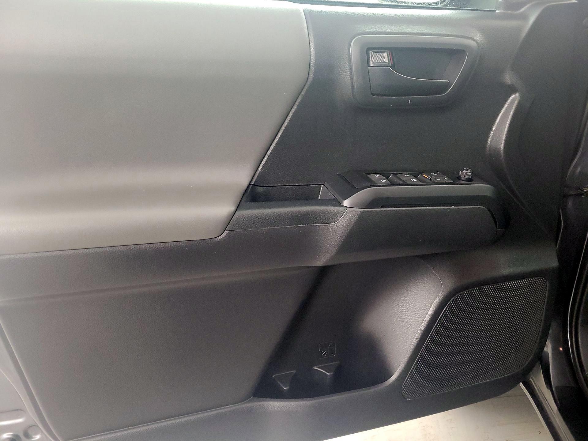 Thumbnail: 2022 Toyota Tacoma - 12