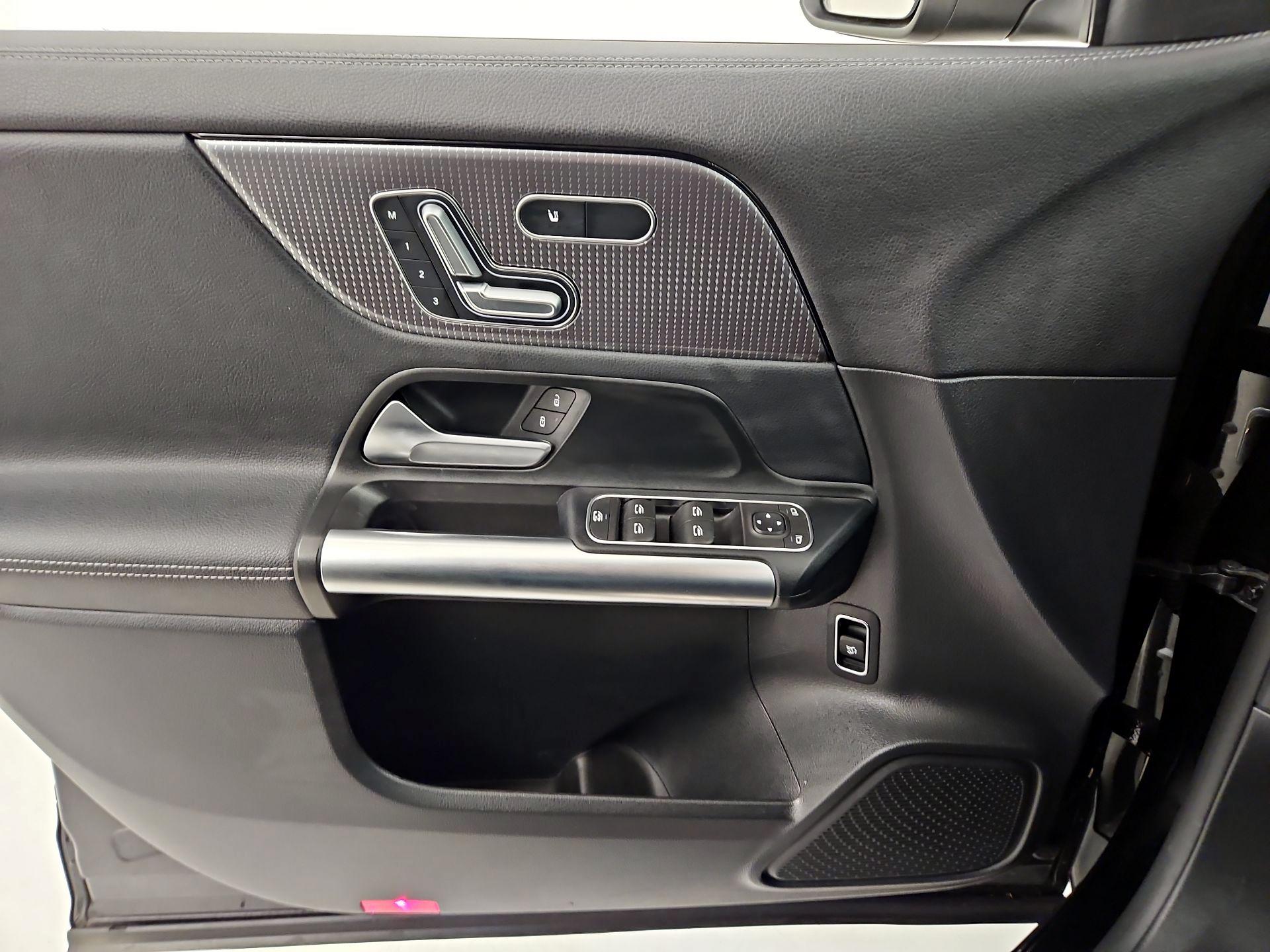 Thumbnail: 2023 Mercedes-Benz GLA - 12