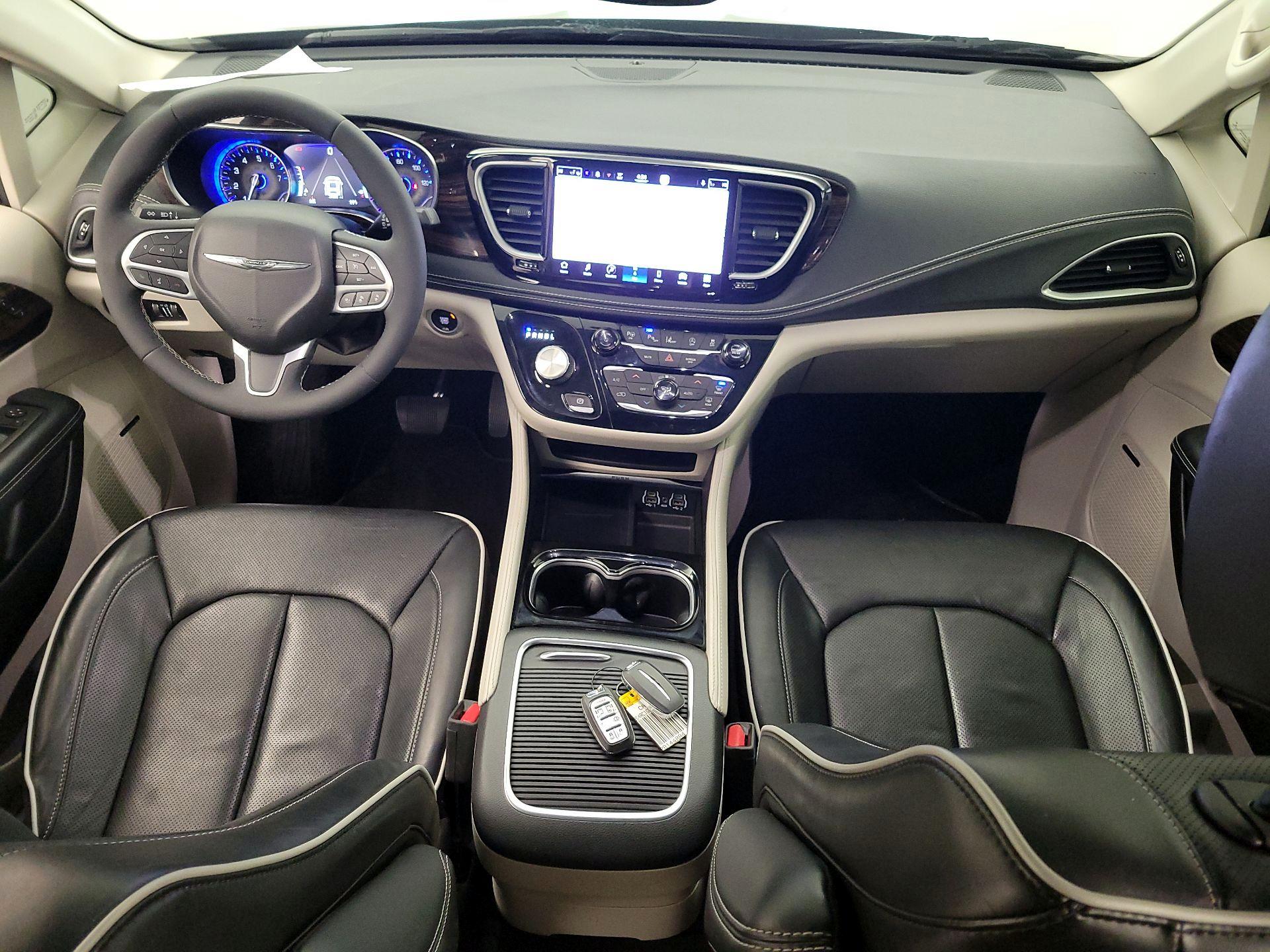 Thumbnail: 2022 Chrysler Pacifica - 9