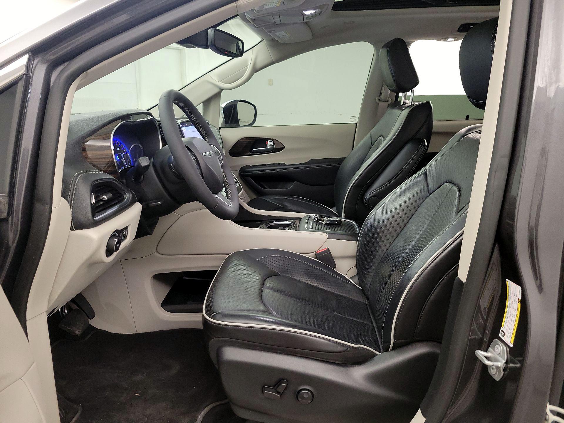 Thumbnail: 2022 Chrysler Pacifica - 11