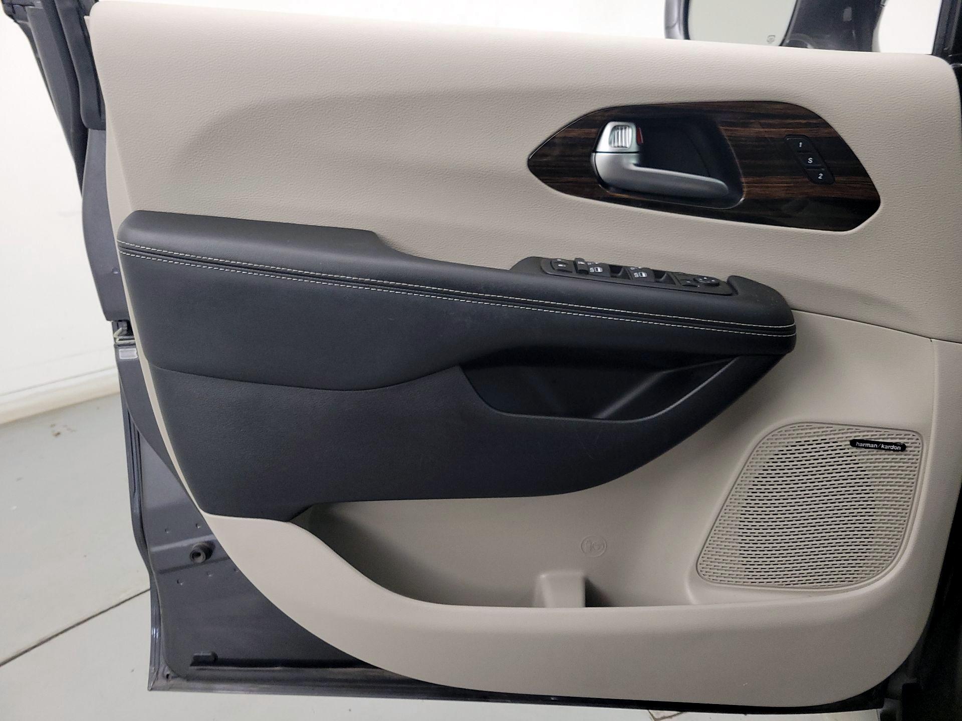 Thumbnail: 2022 Chrysler Pacifica - 12