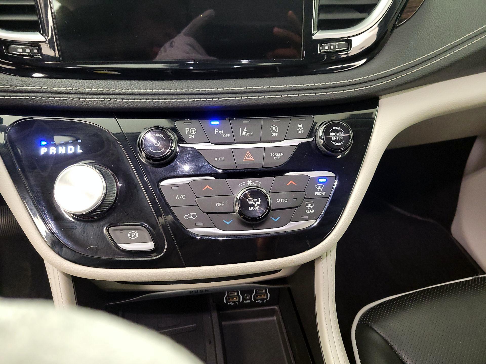 Thumbnail: 2022 Chrysler Pacifica - 17