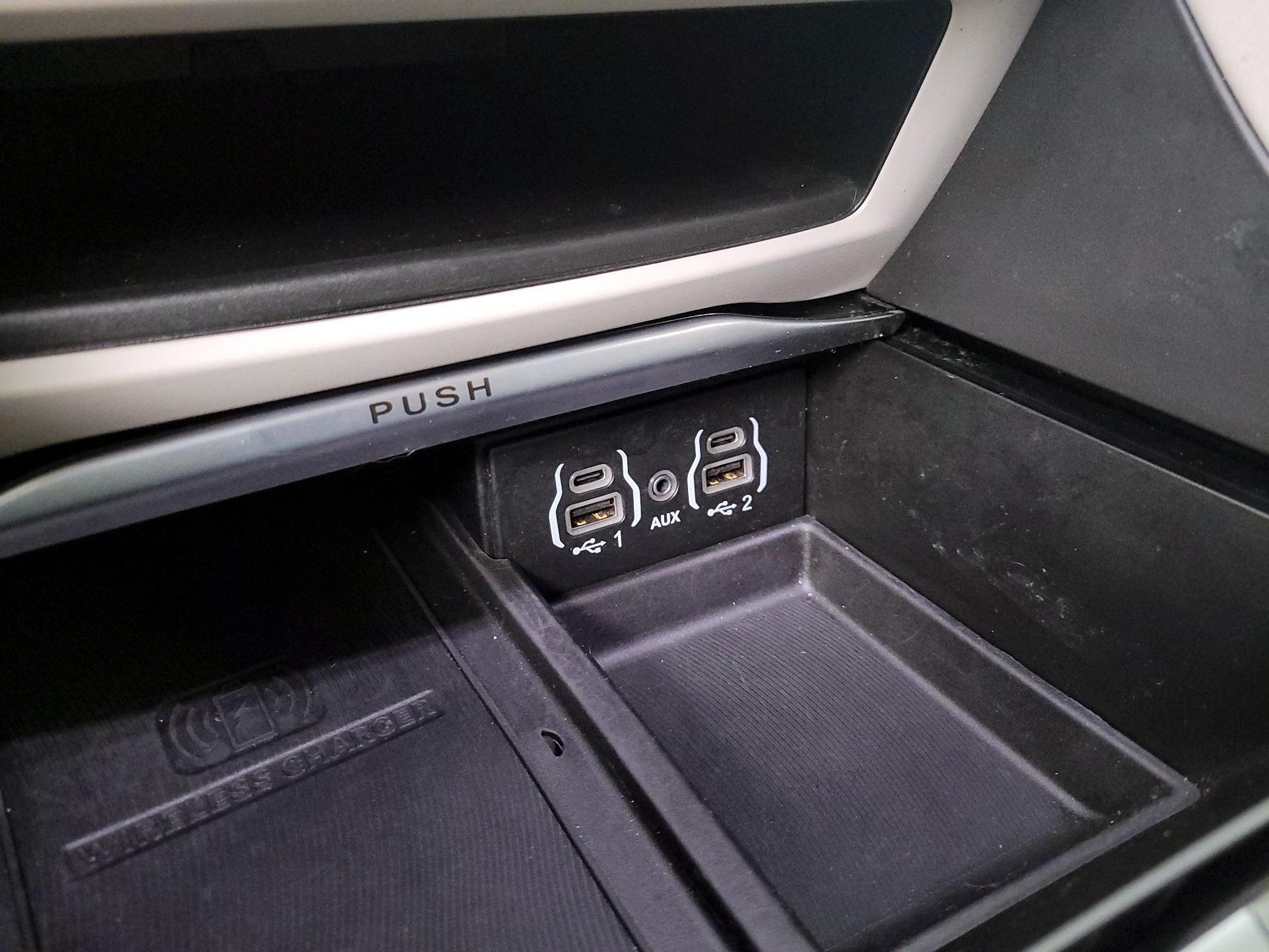 Thumbnail: 2022 Chrysler Pacifica - 19