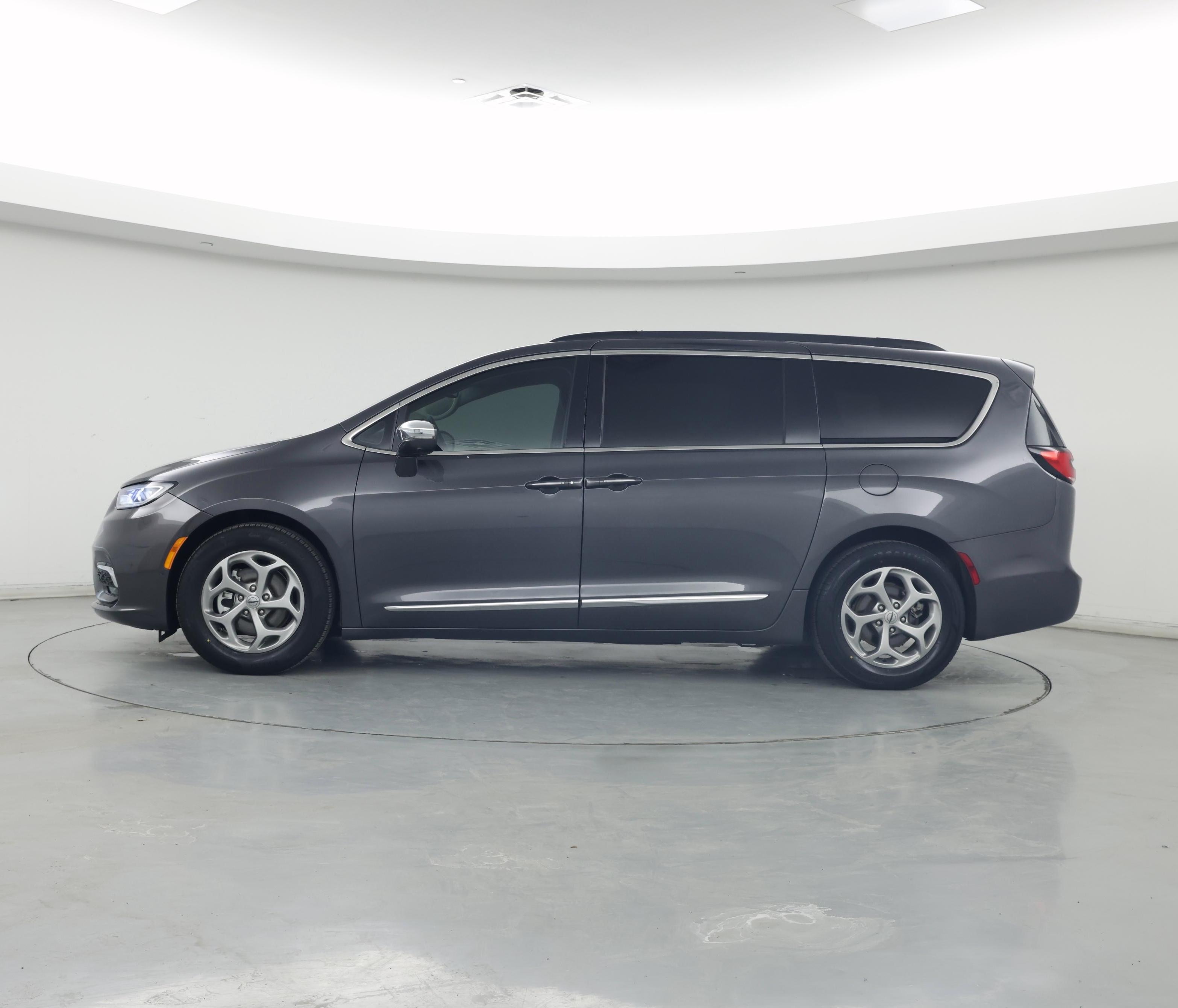 Thumbnail: 2022 Chrysler Pacifica - 3