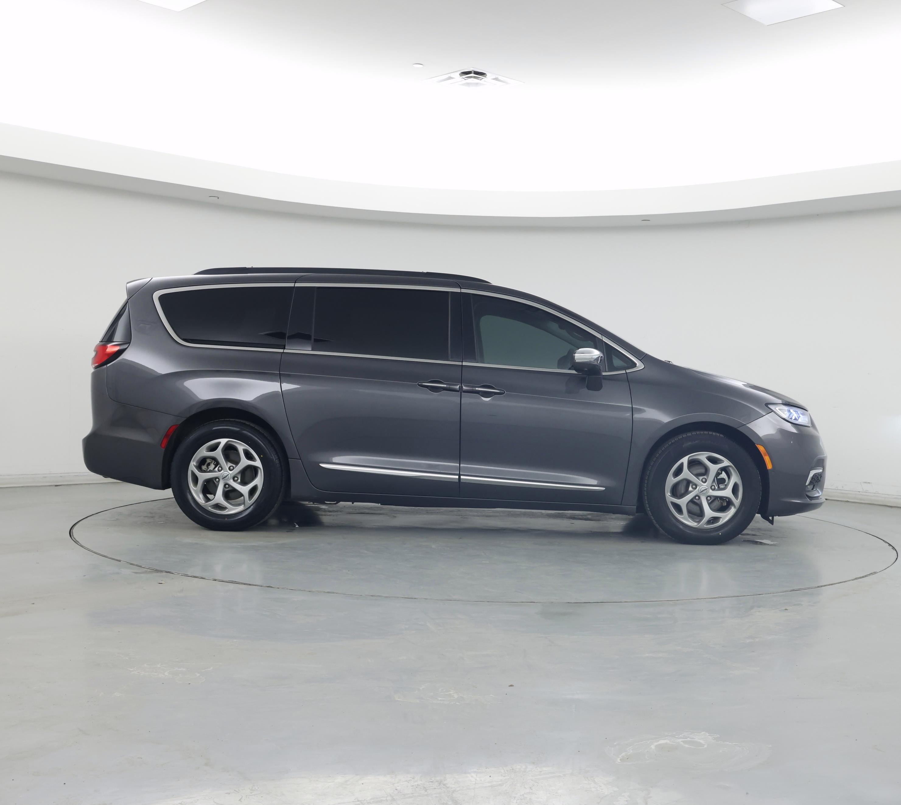 Thumbnail: 2022 Chrysler Pacifica - 7