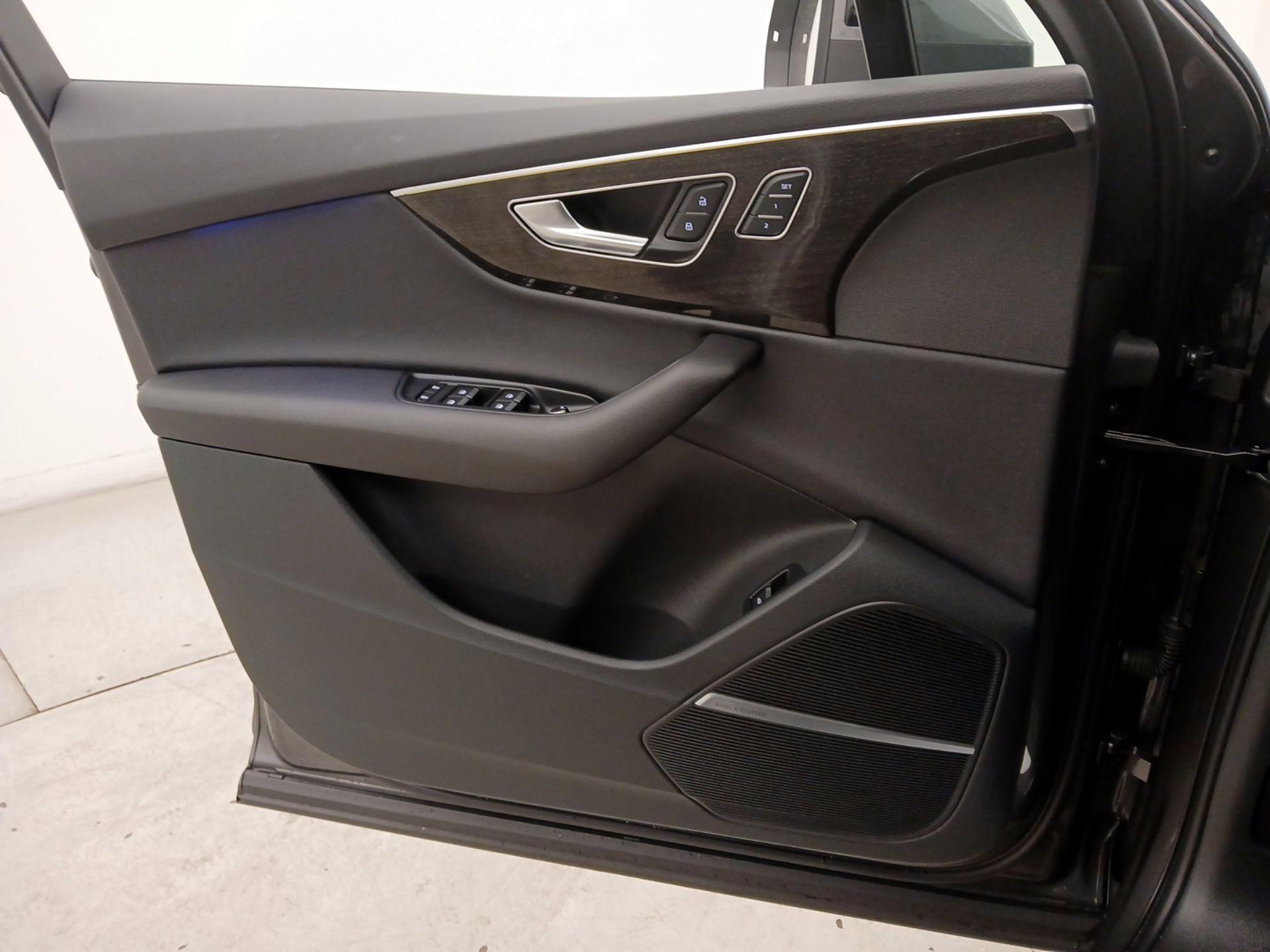 Thumbnail: 2022 Audi Q7 - 12