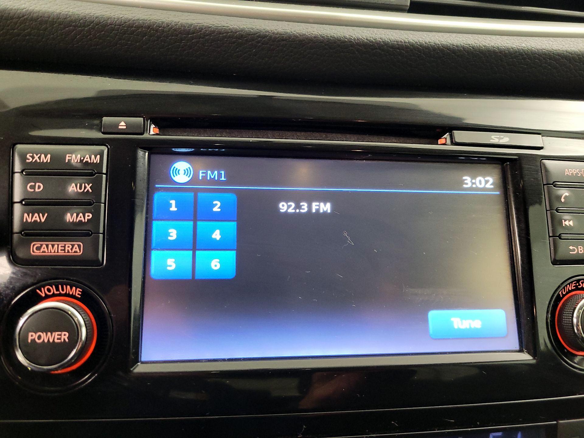 Thumbnail: 2015 Nissan Rogue - 16