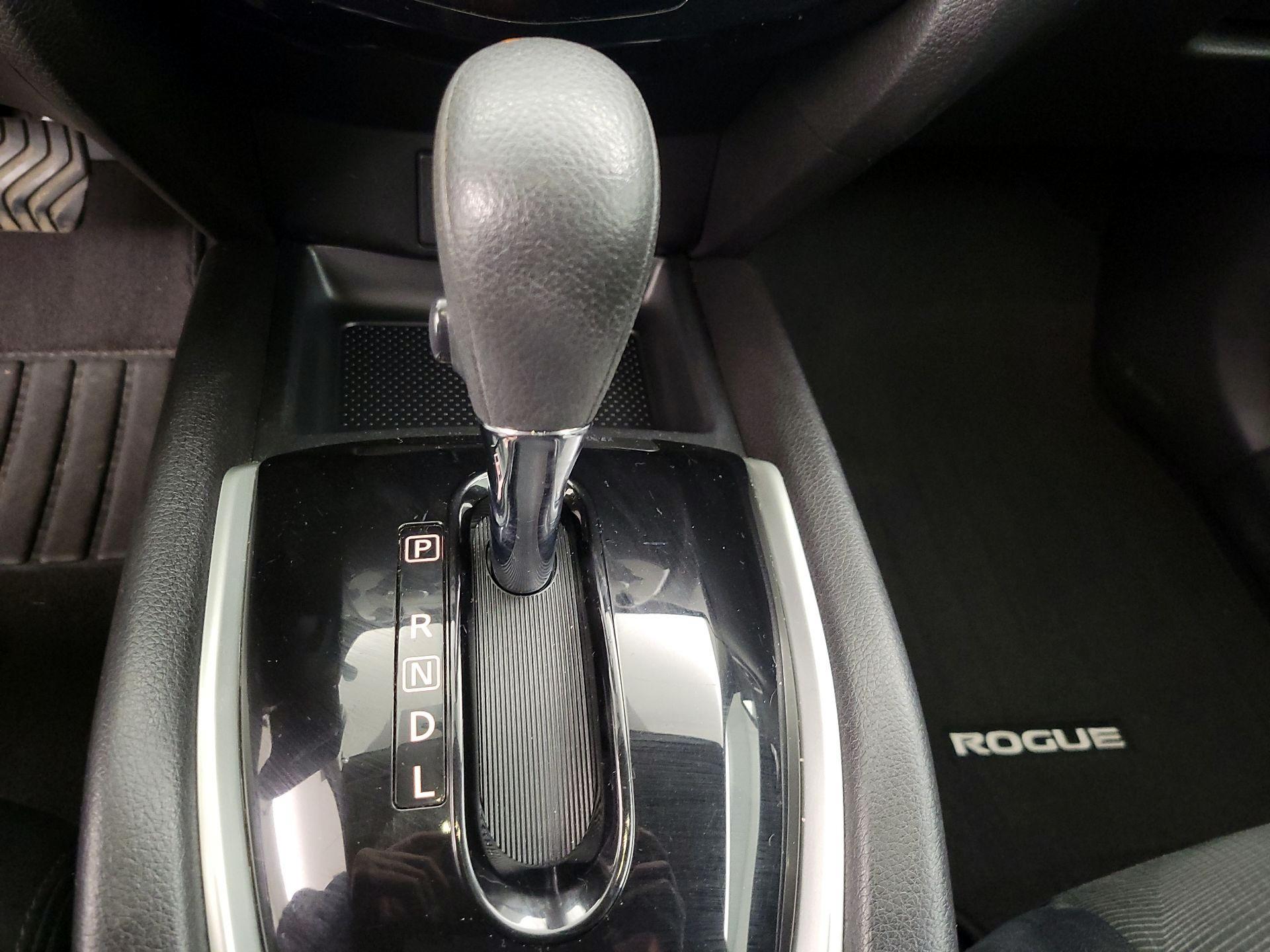 Thumbnail: 2015 Nissan Rogue - 18