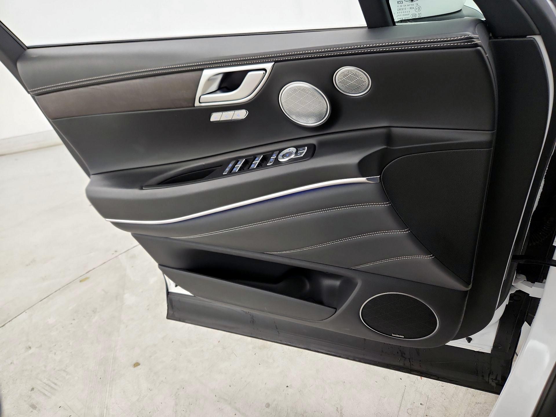 Thumbnail: 2021 Genesis GV80 - 12