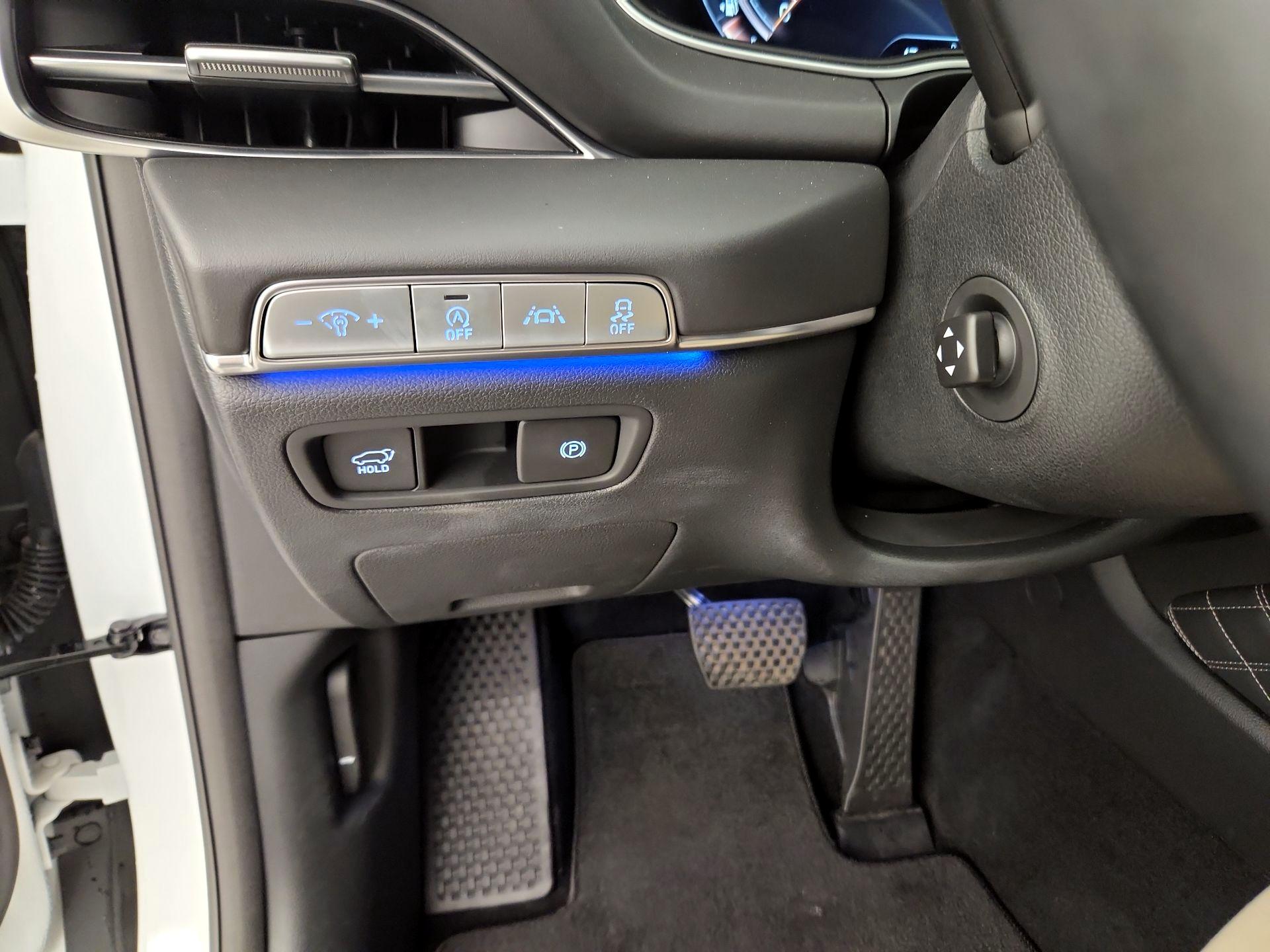 Thumbnail: 2021 Genesis GV80 - 13