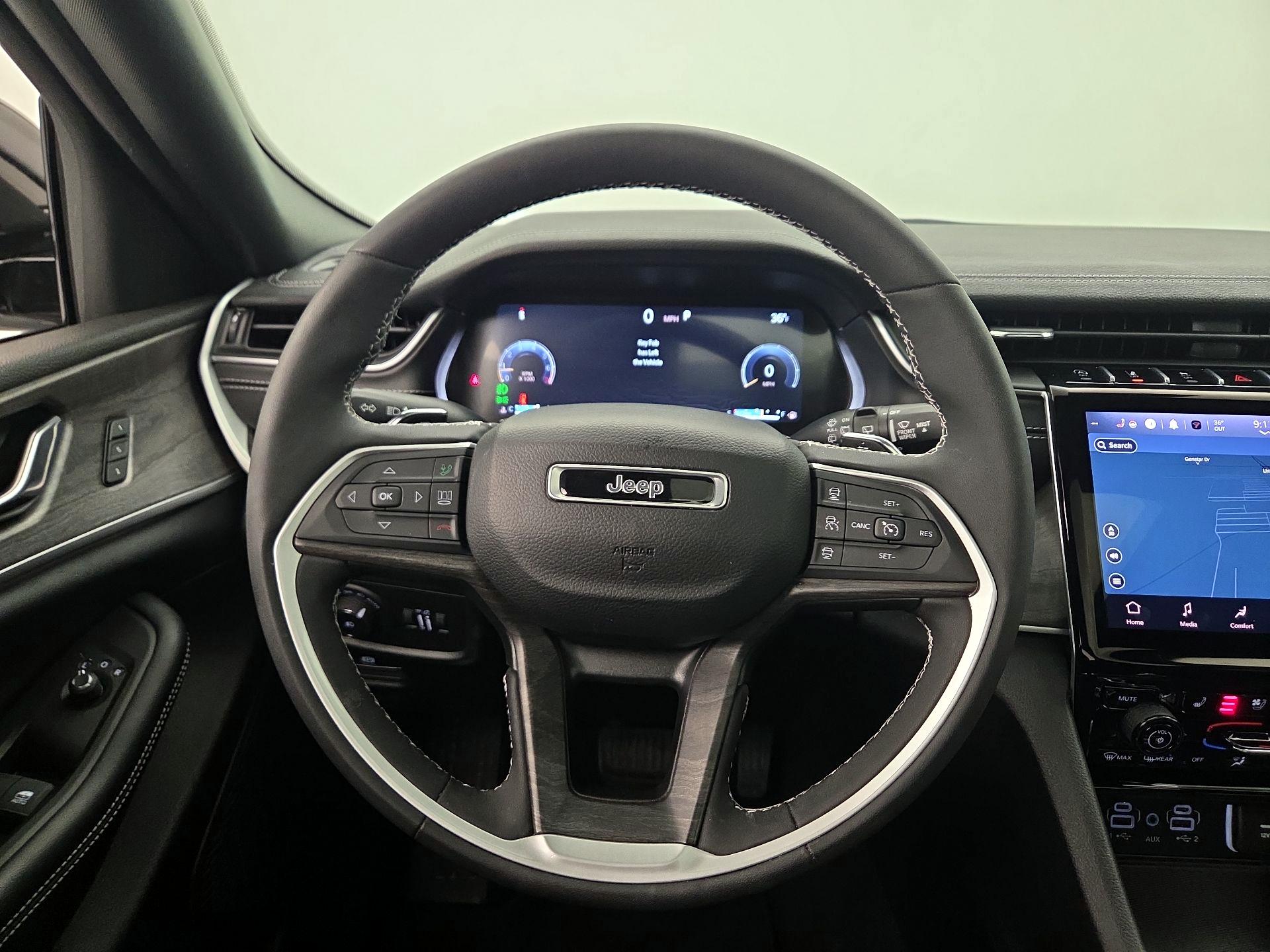 Thumbnail: 2024 Jeep Grand Cherokee - 10