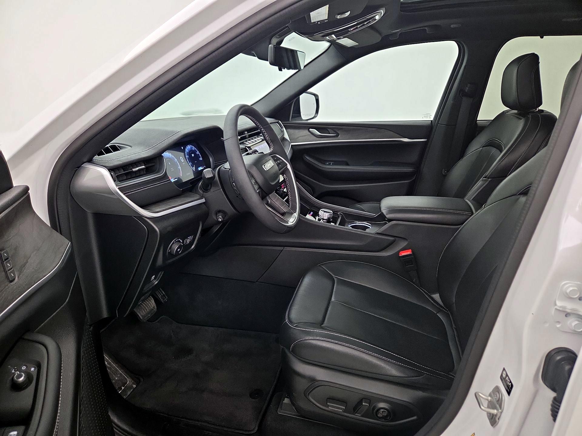 Thumbnail: 2024 Jeep Grand Cherokee - 11