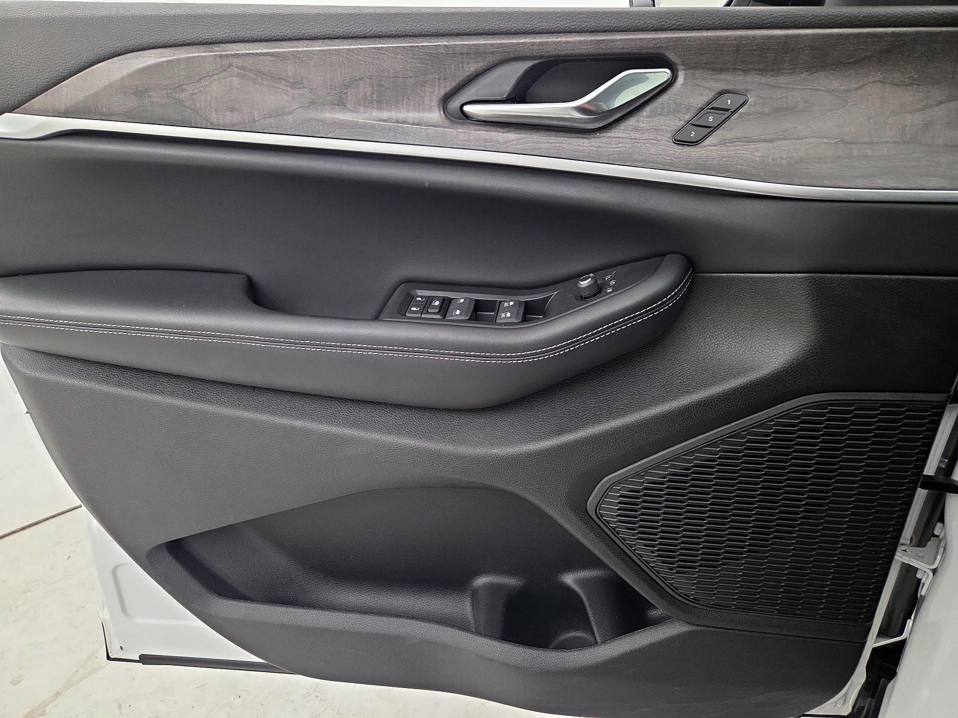 Thumbnail: 2024 Jeep Grand Cherokee - 12