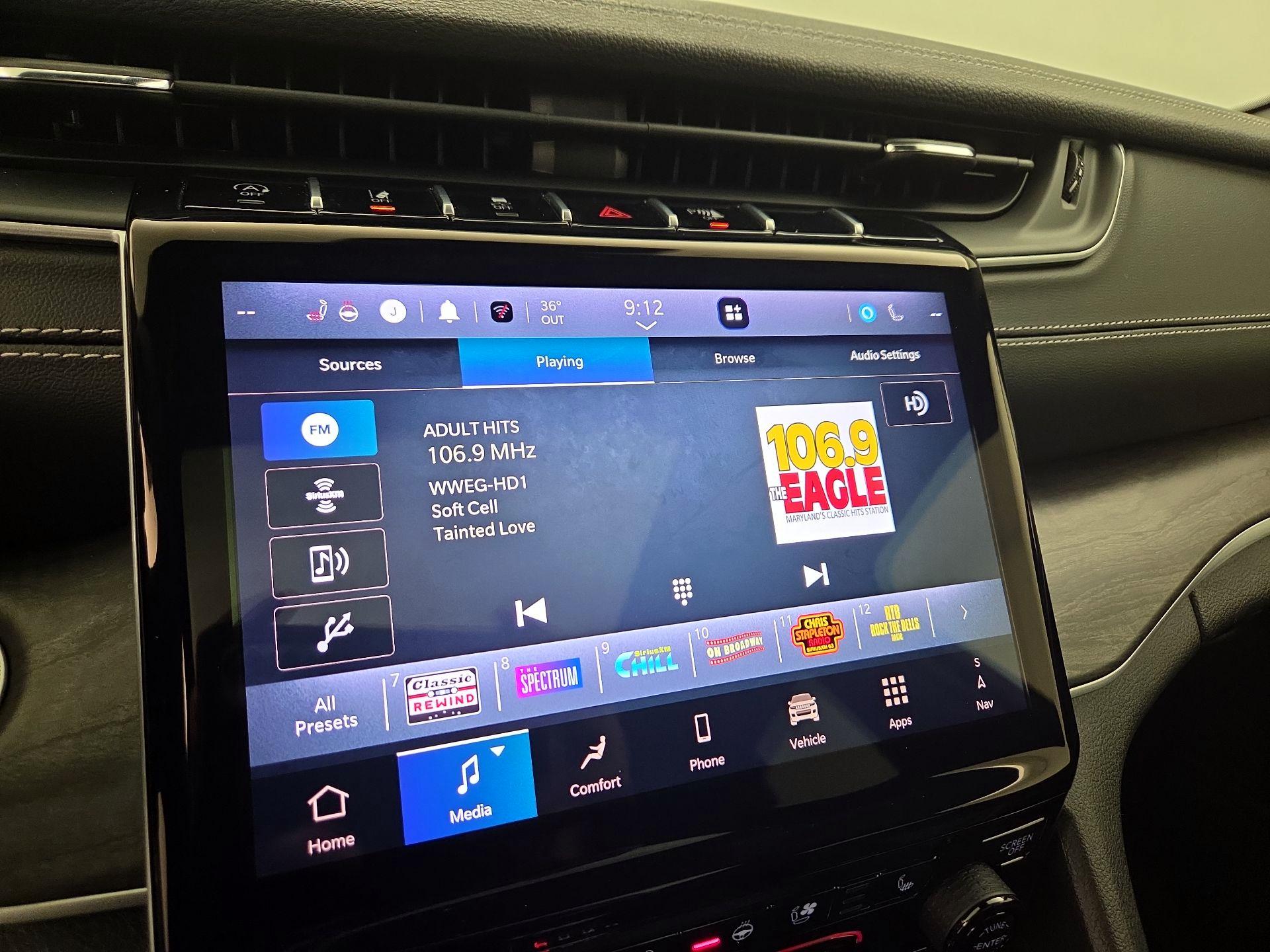 Thumbnail: 2024 Jeep Grand Cherokee - 16