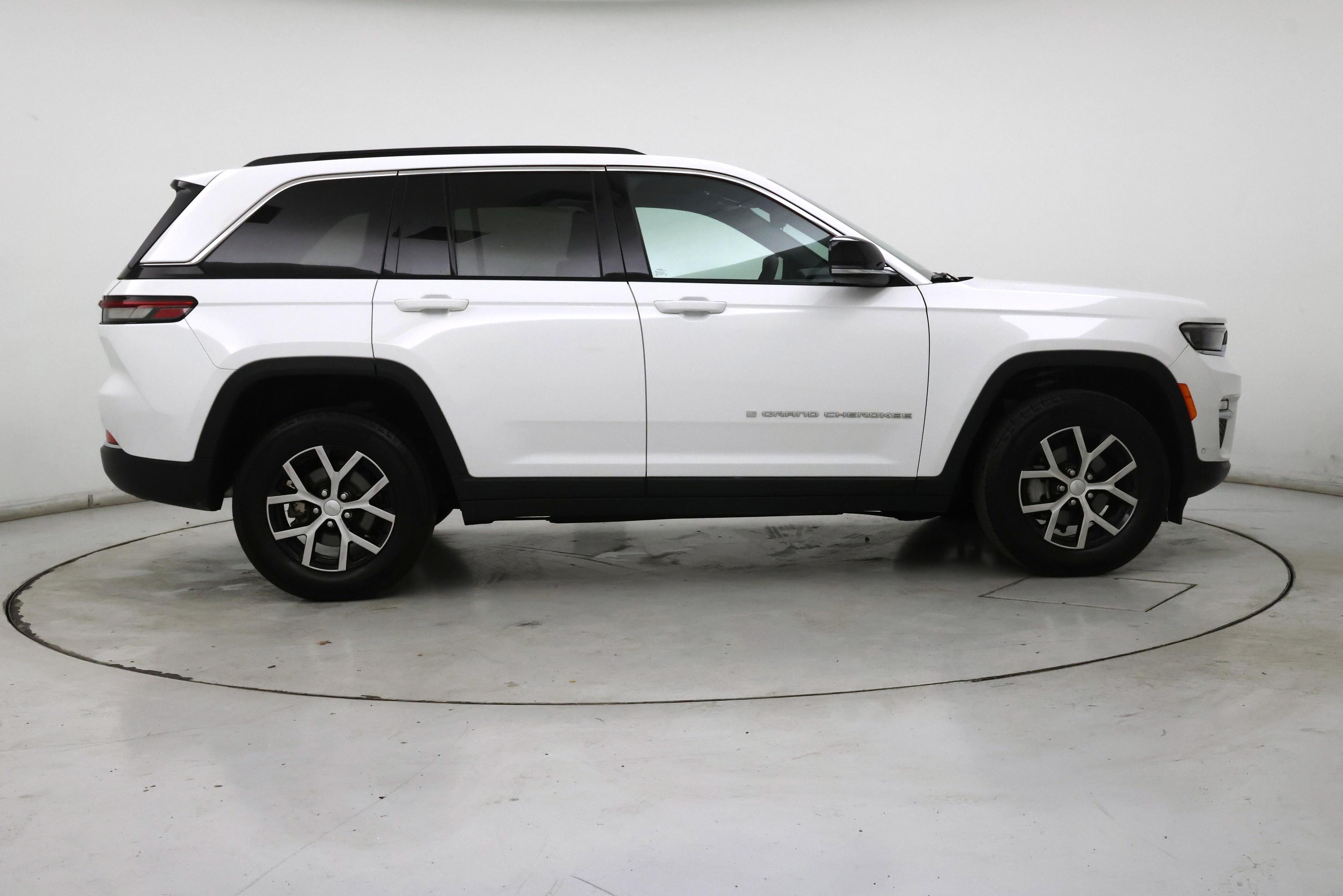 Thumbnail: 2024 Jeep Grand Cherokee - 7