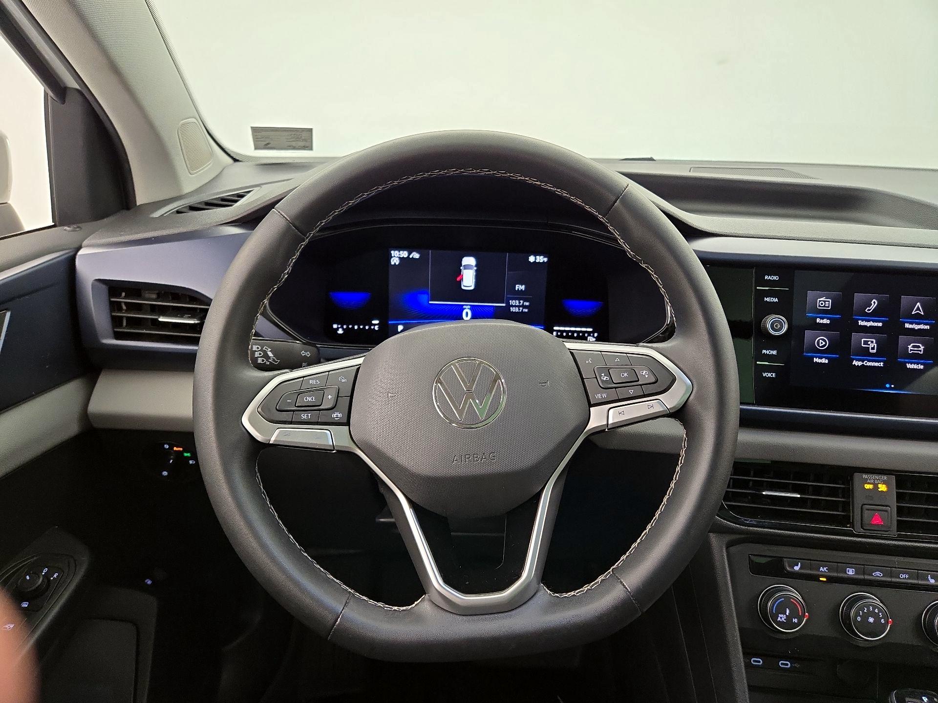 Thumbnail: 2022 Volkswagen Taos - 10