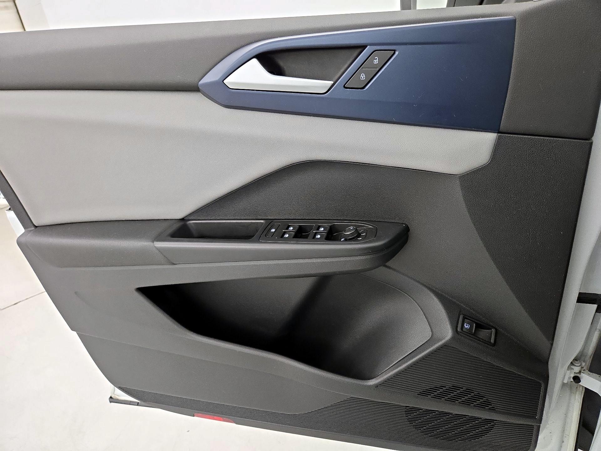 Thumbnail: 2022 Volkswagen Taos - 12