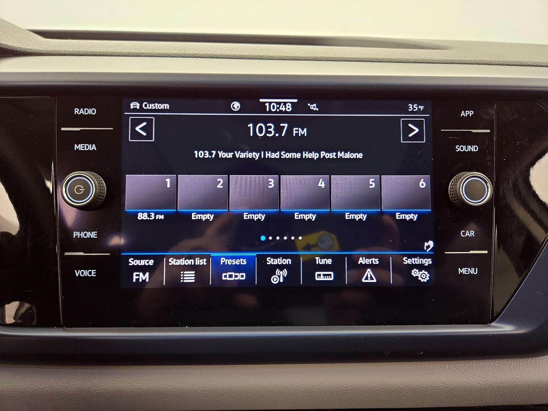 Thumbnail: 2022 Volkswagen Taos - 15