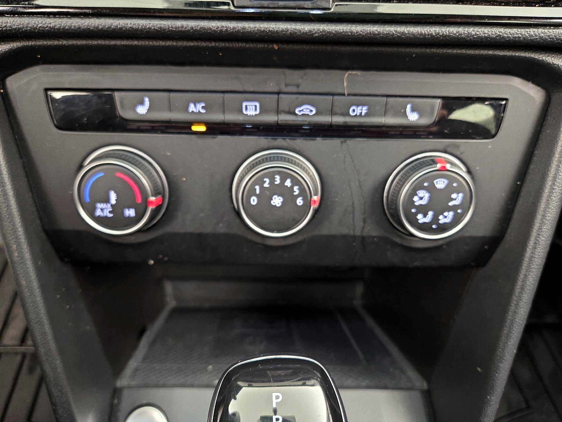 Thumbnail: 2022 Volkswagen Taos - 16