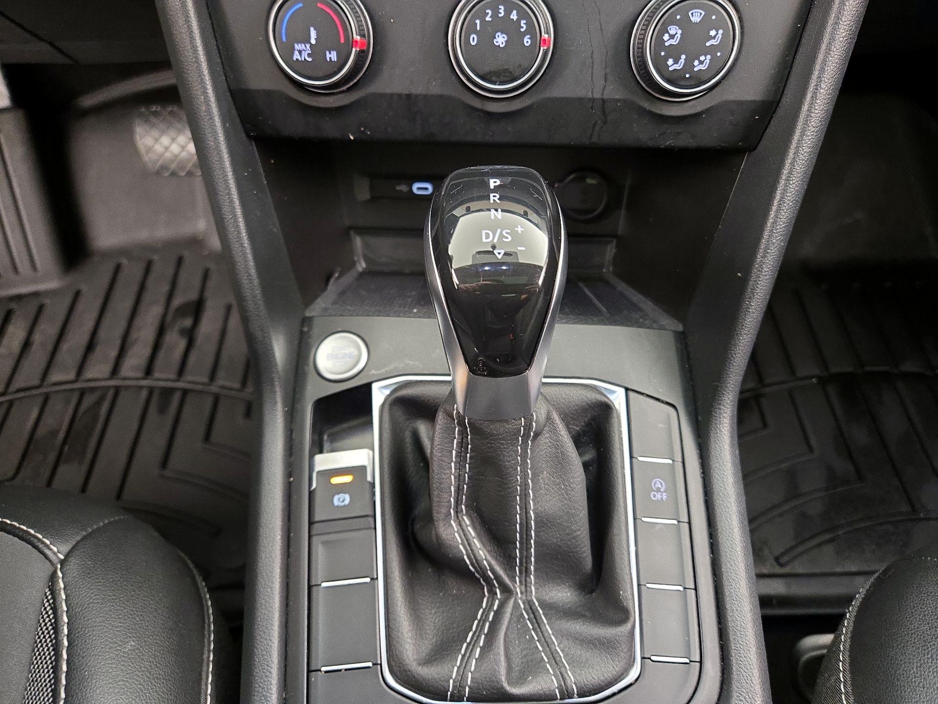 Thumbnail: 2022 Volkswagen Taos - 17