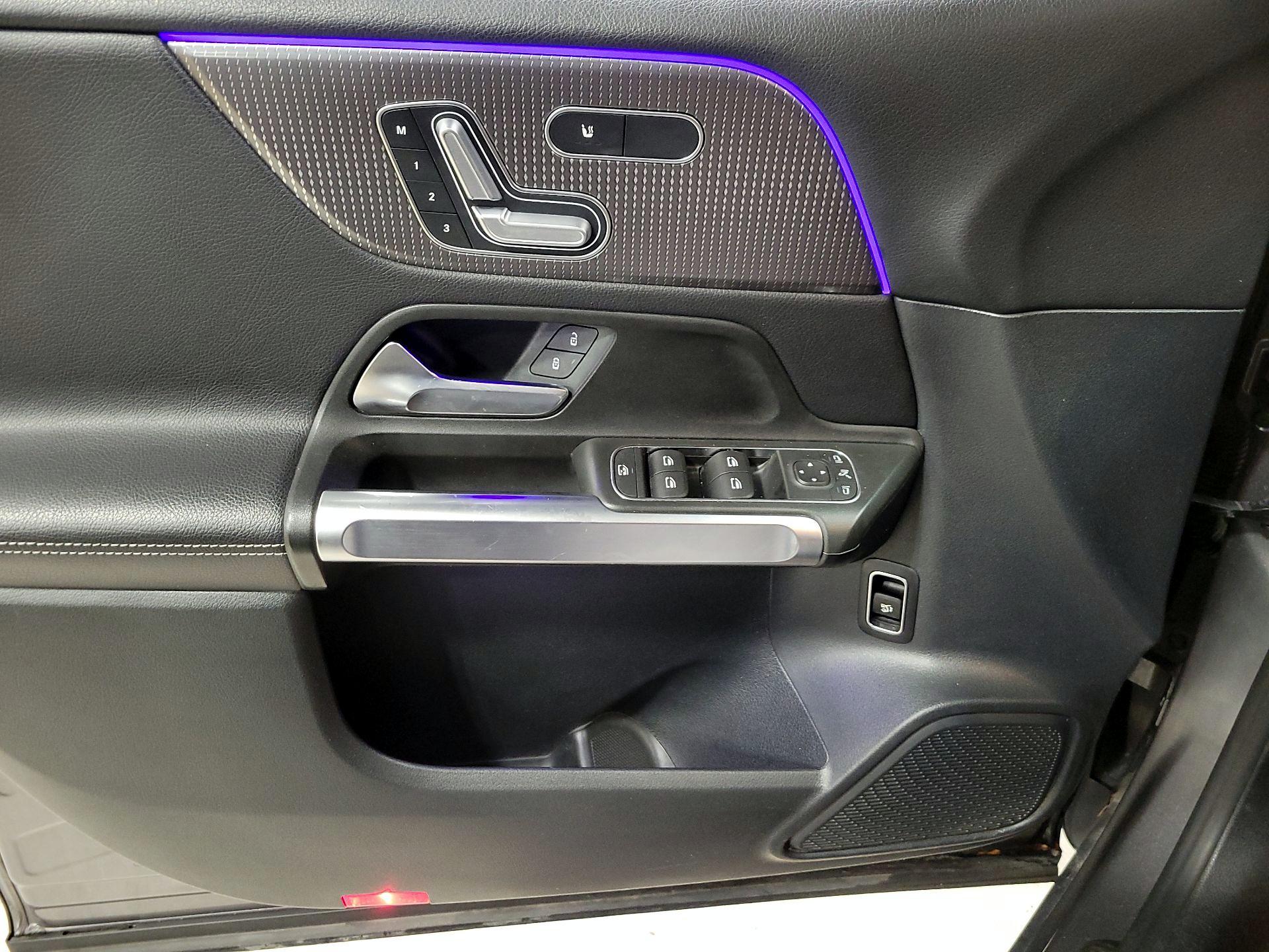 Thumbnail: 2021 Mercedes-Benz GLB - 12