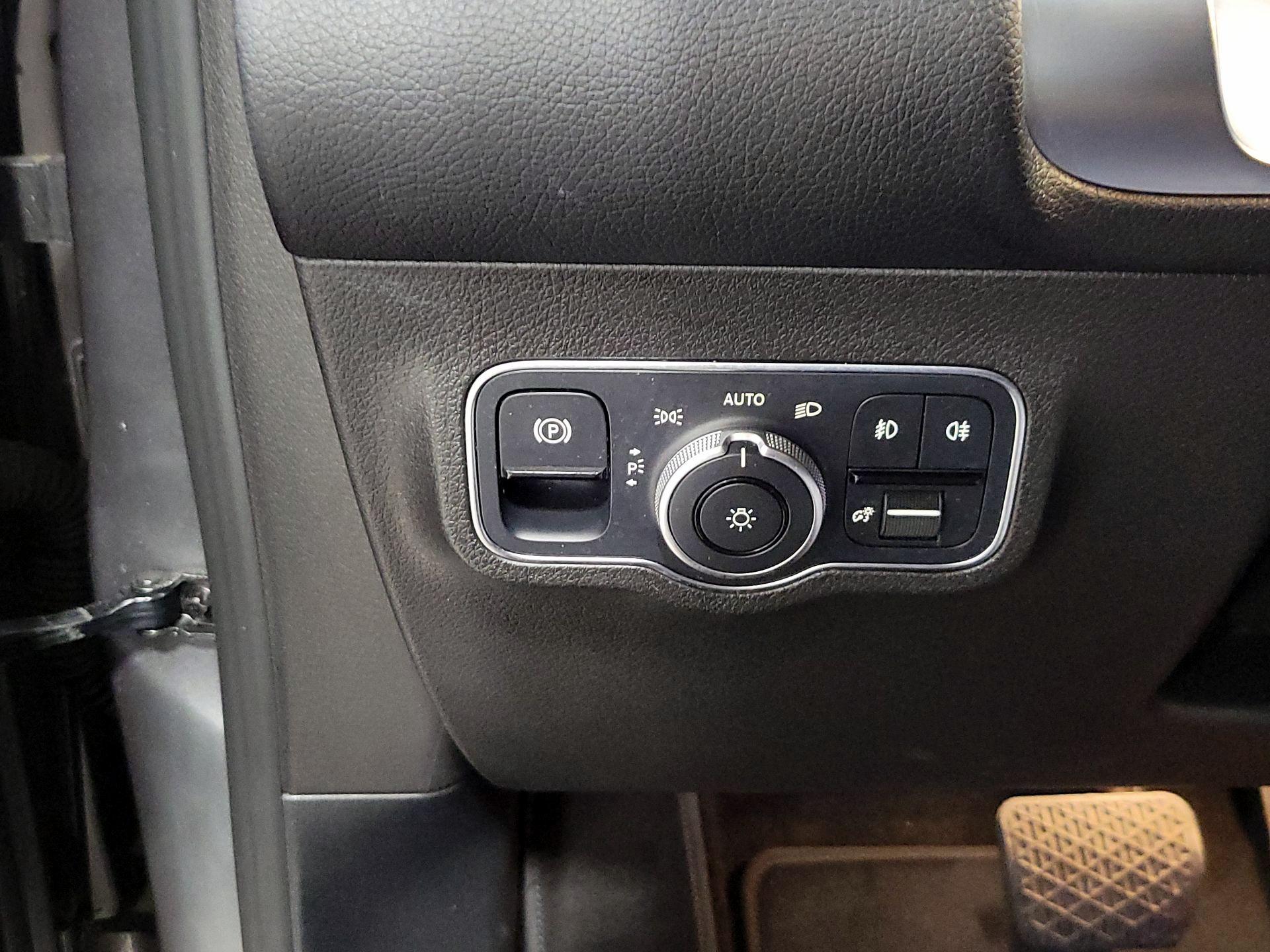 Thumbnail: 2021 Mercedes-Benz GLB - 13