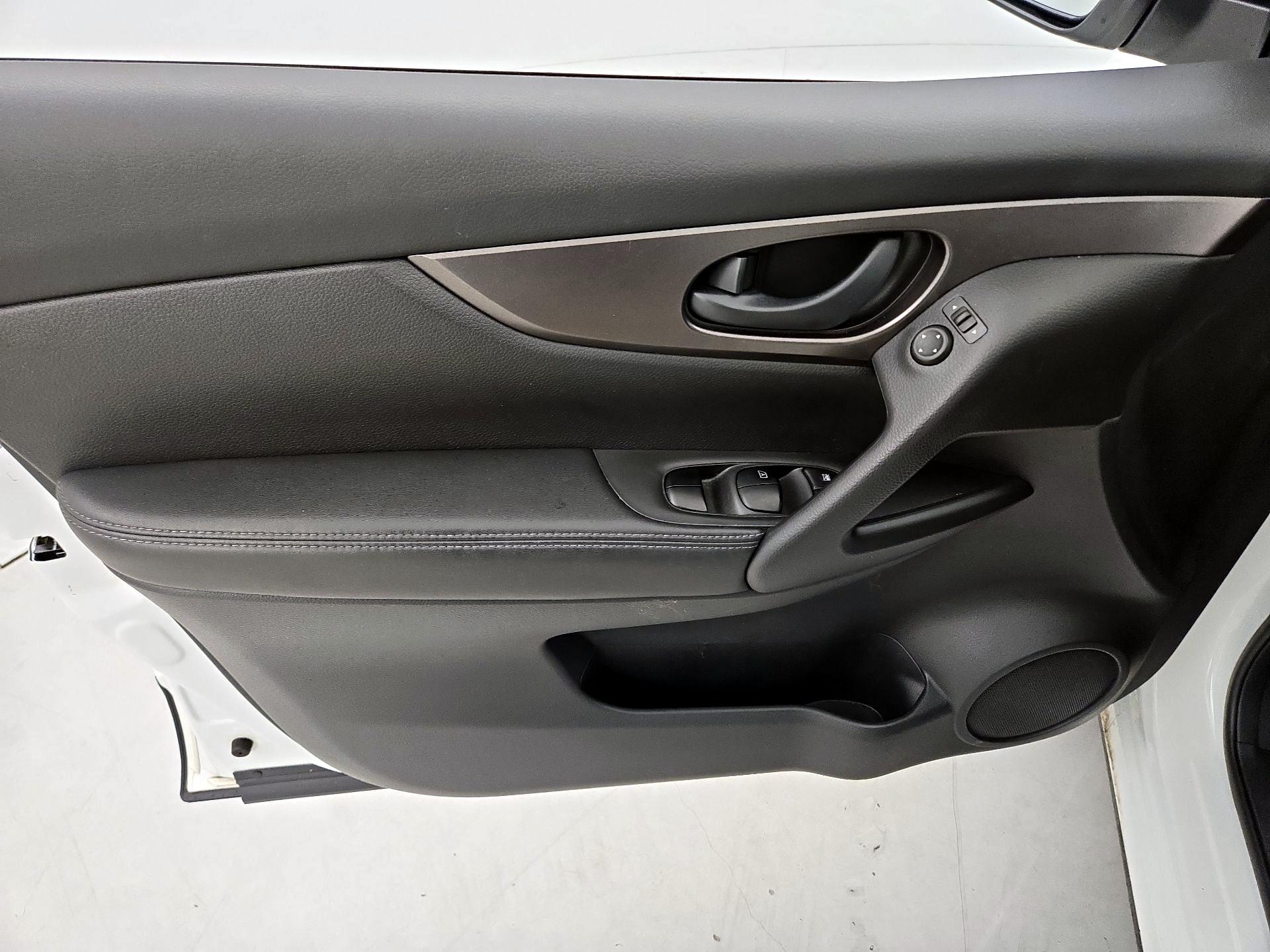 Thumbnail: 2018 Nissan Rogue Sport - 12