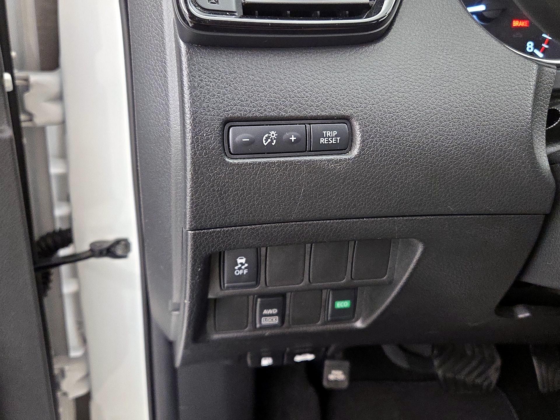 Thumbnail: 2018 Nissan Rogue Sport - 13