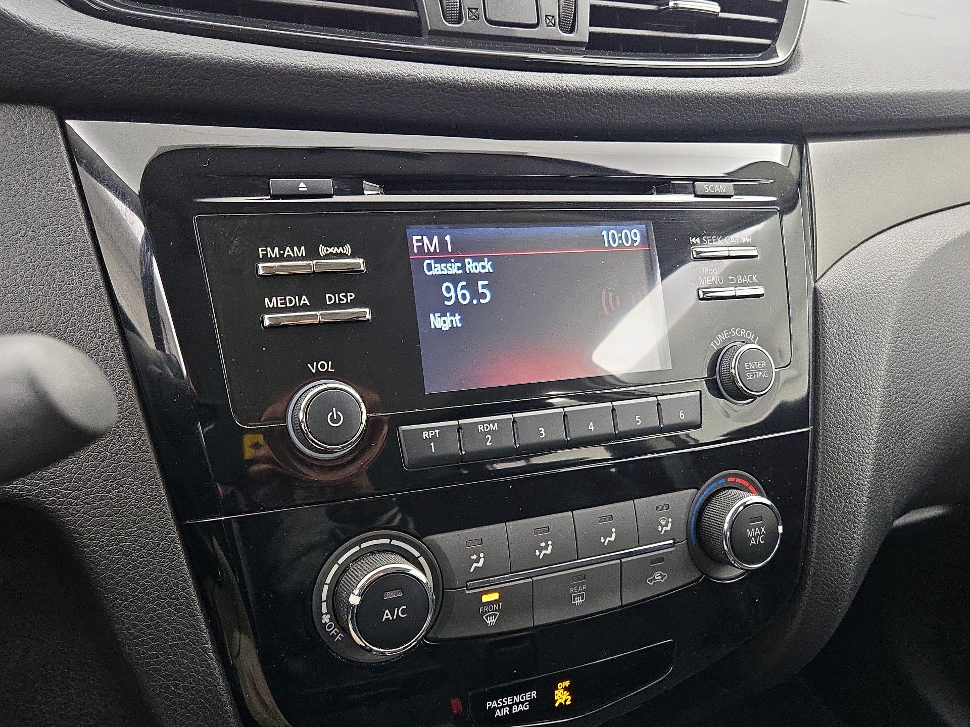 Thumbnail: 2018 Nissan Rogue Sport - 15