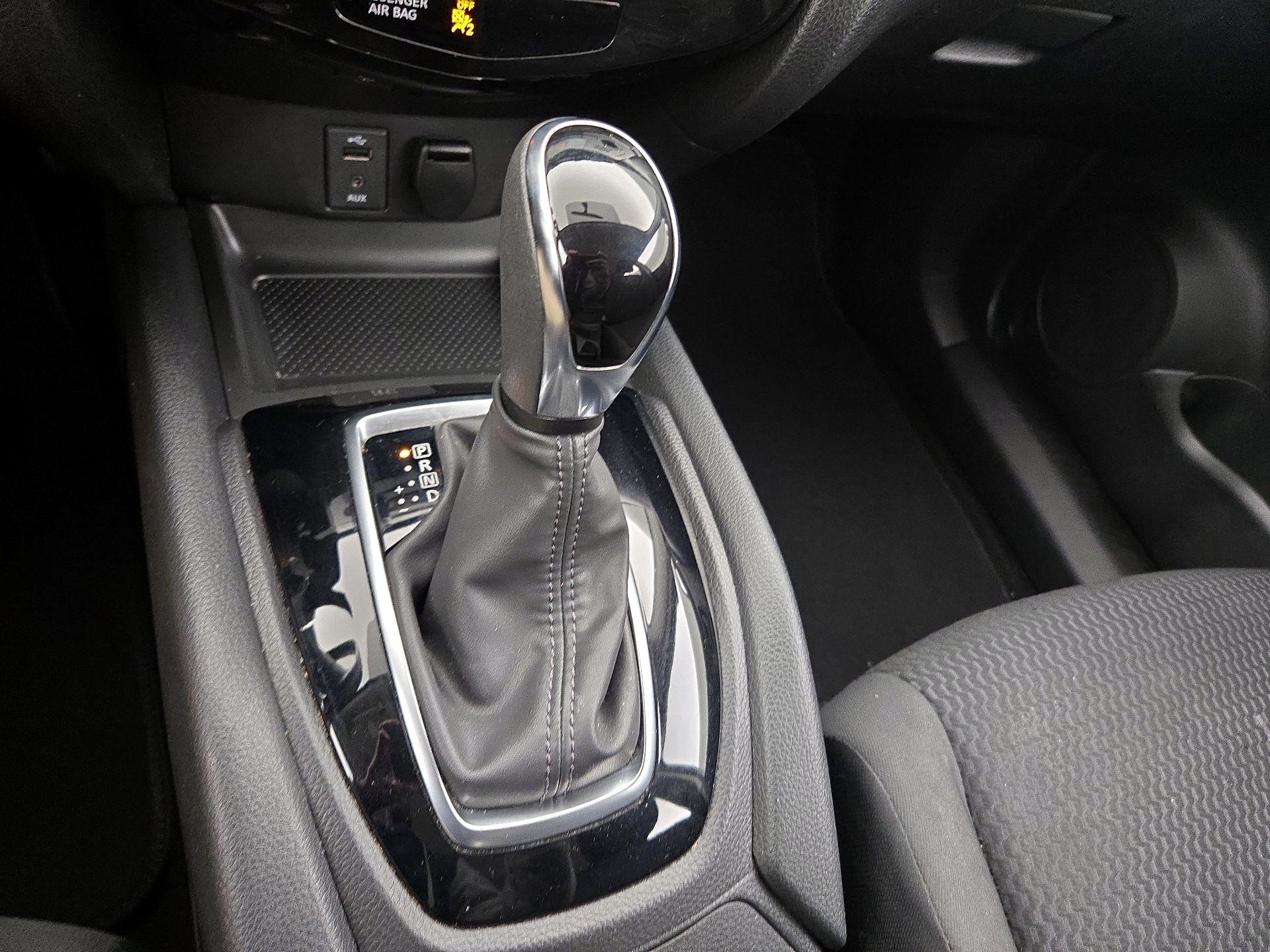 Thumbnail: 2018 Nissan Rogue Sport - 17