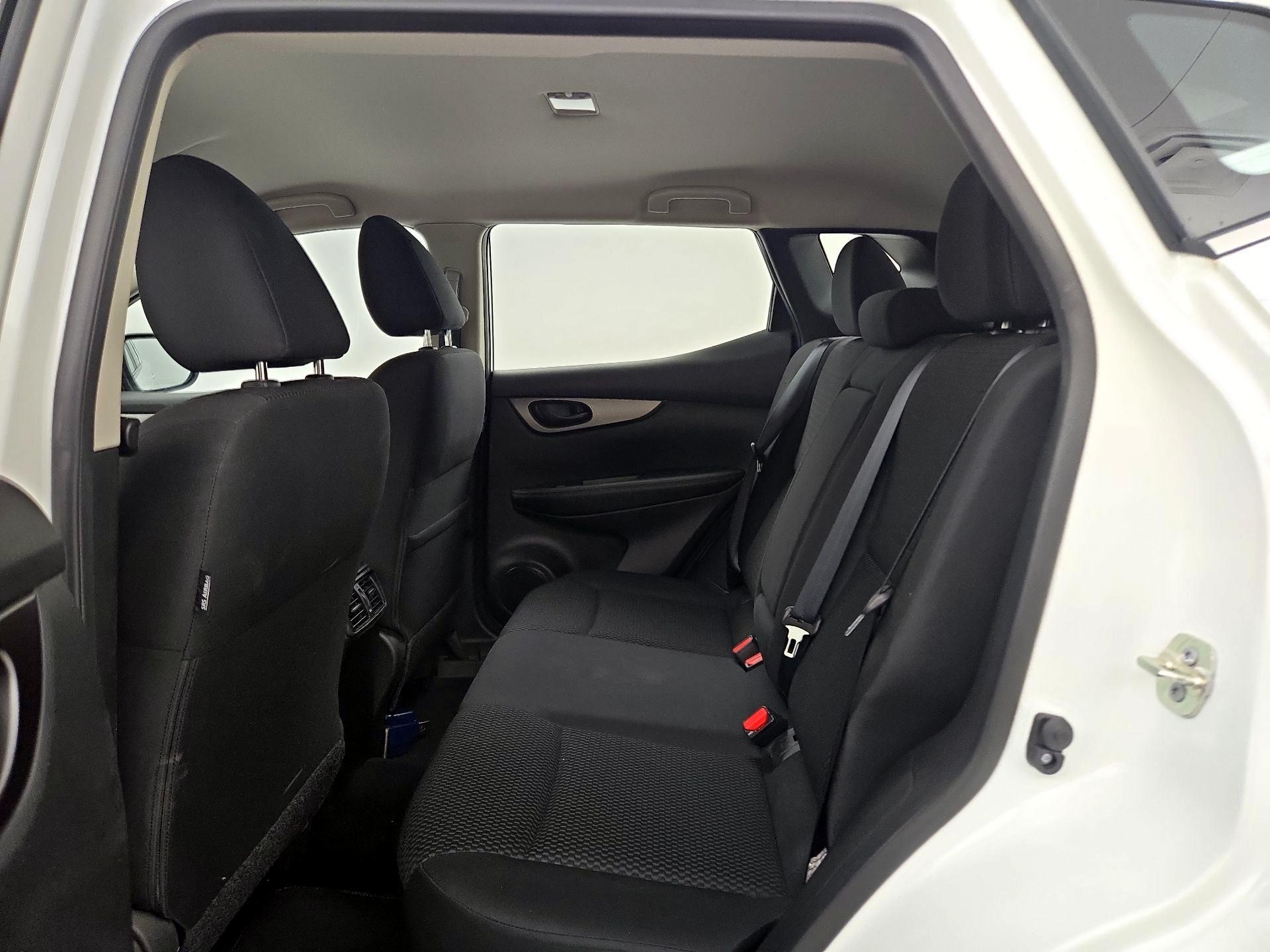 Thumbnail: 2018 Nissan Rogue Sport - 19