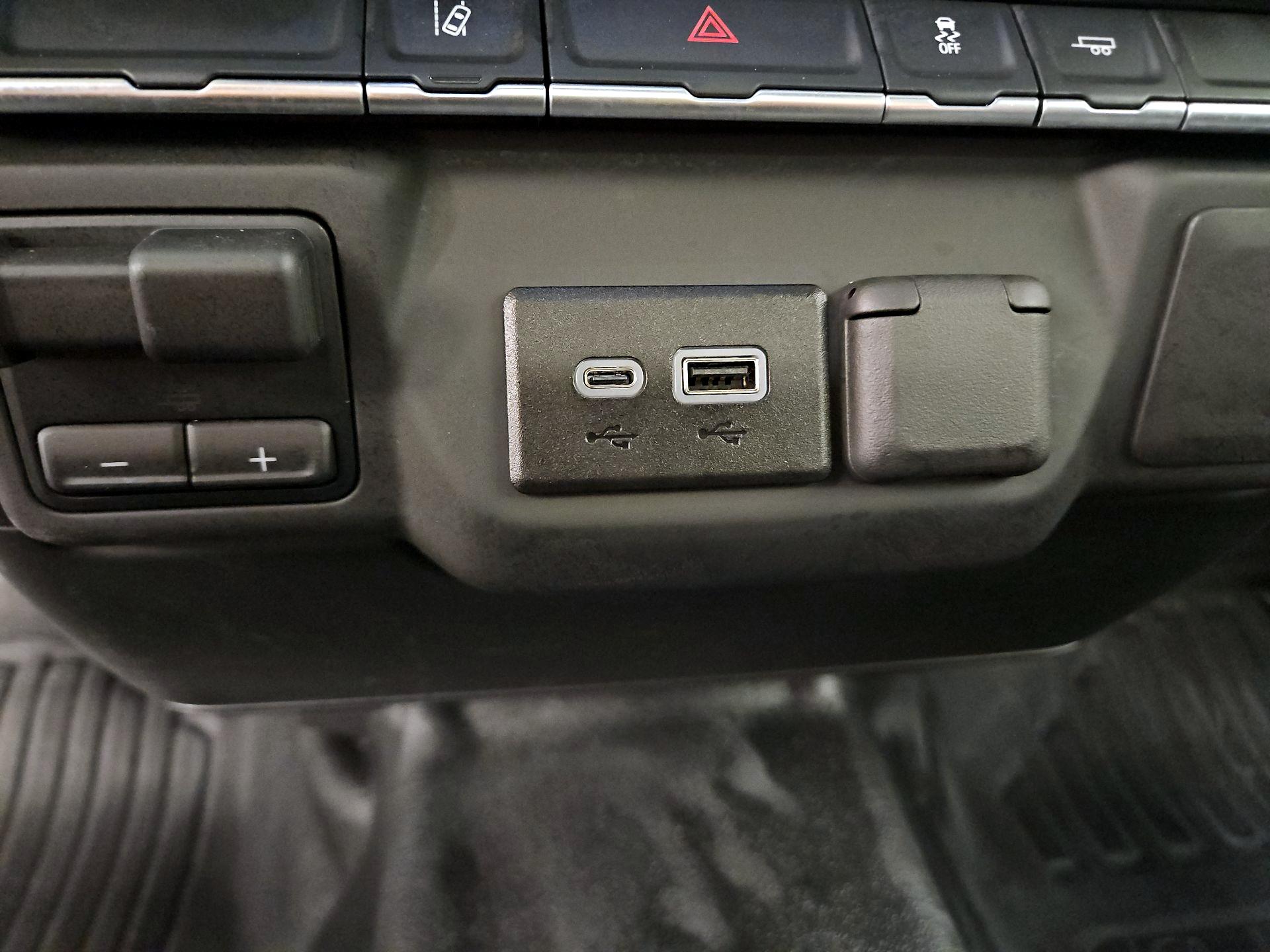 Thumbnail: 2025 Chevrolet Silverado 2500 - 18