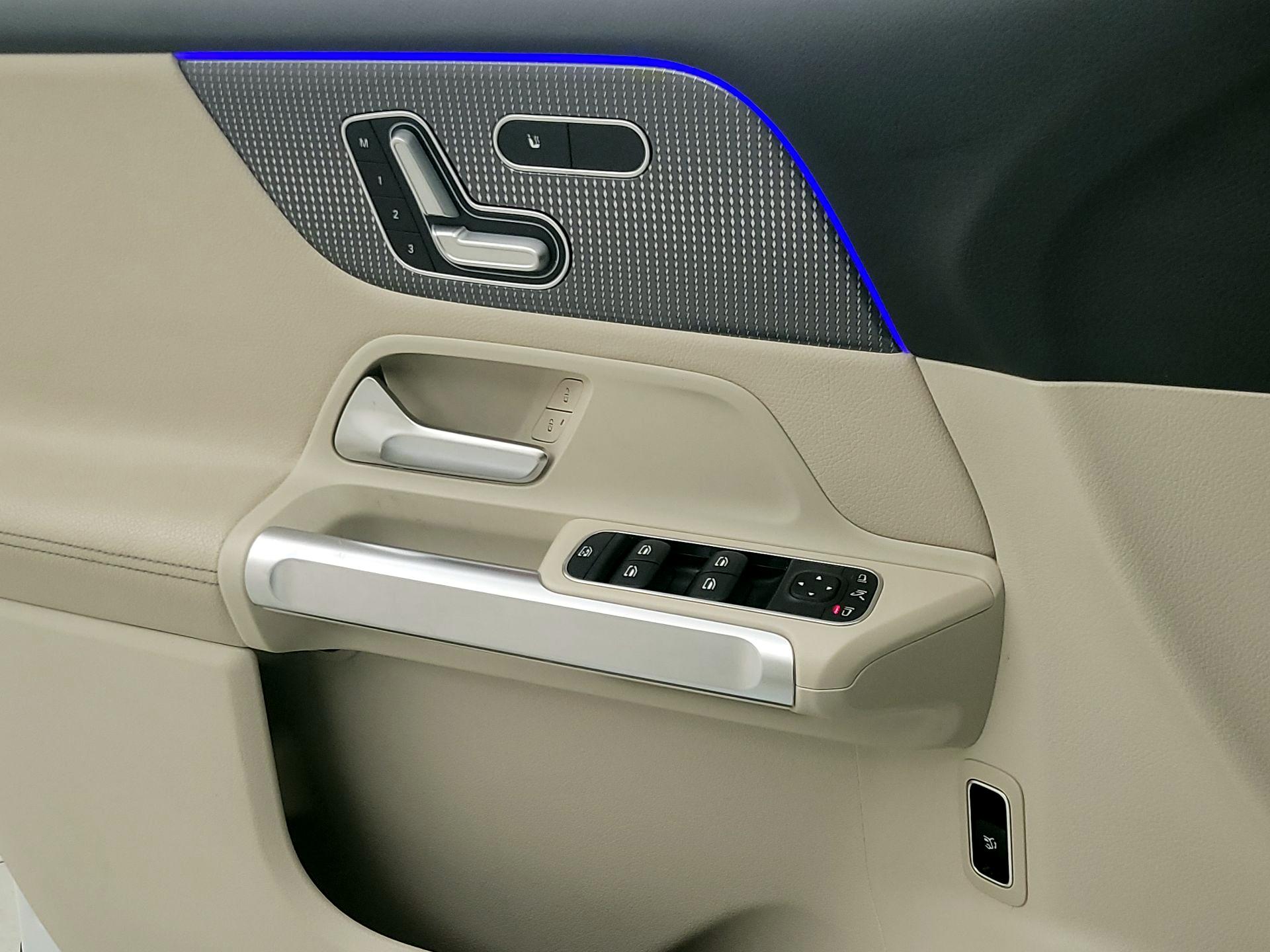 Thumbnail: 2023 Mercedes-Benz GLB - 12