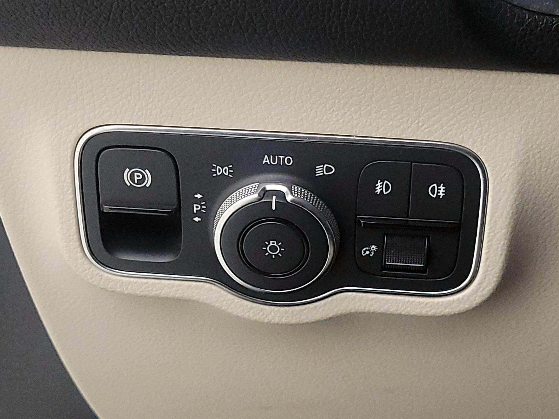 Thumbnail: 2023 Mercedes-Benz GLB - 13