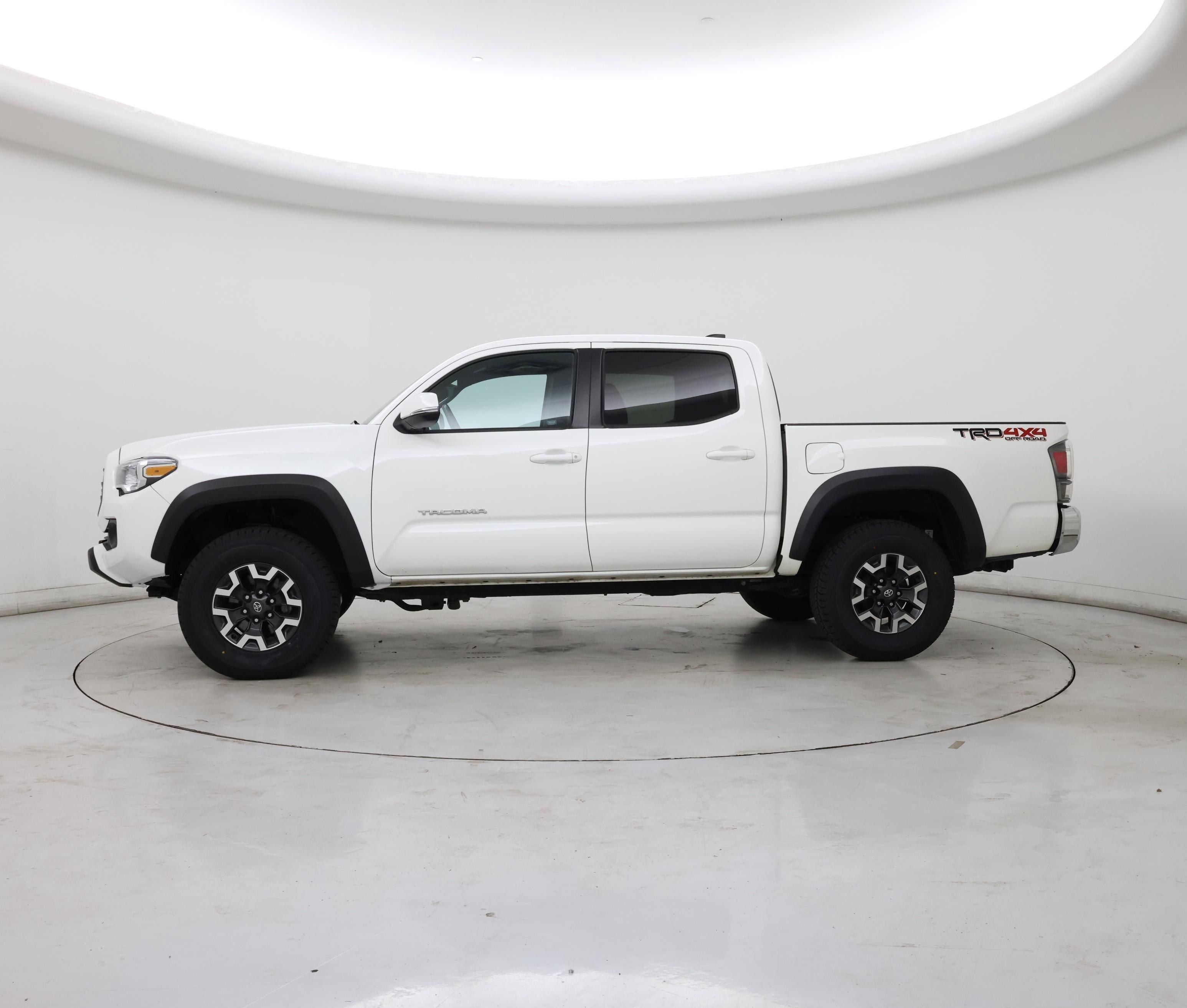 Thumbnail: 2022 Toyota Tacoma - 3