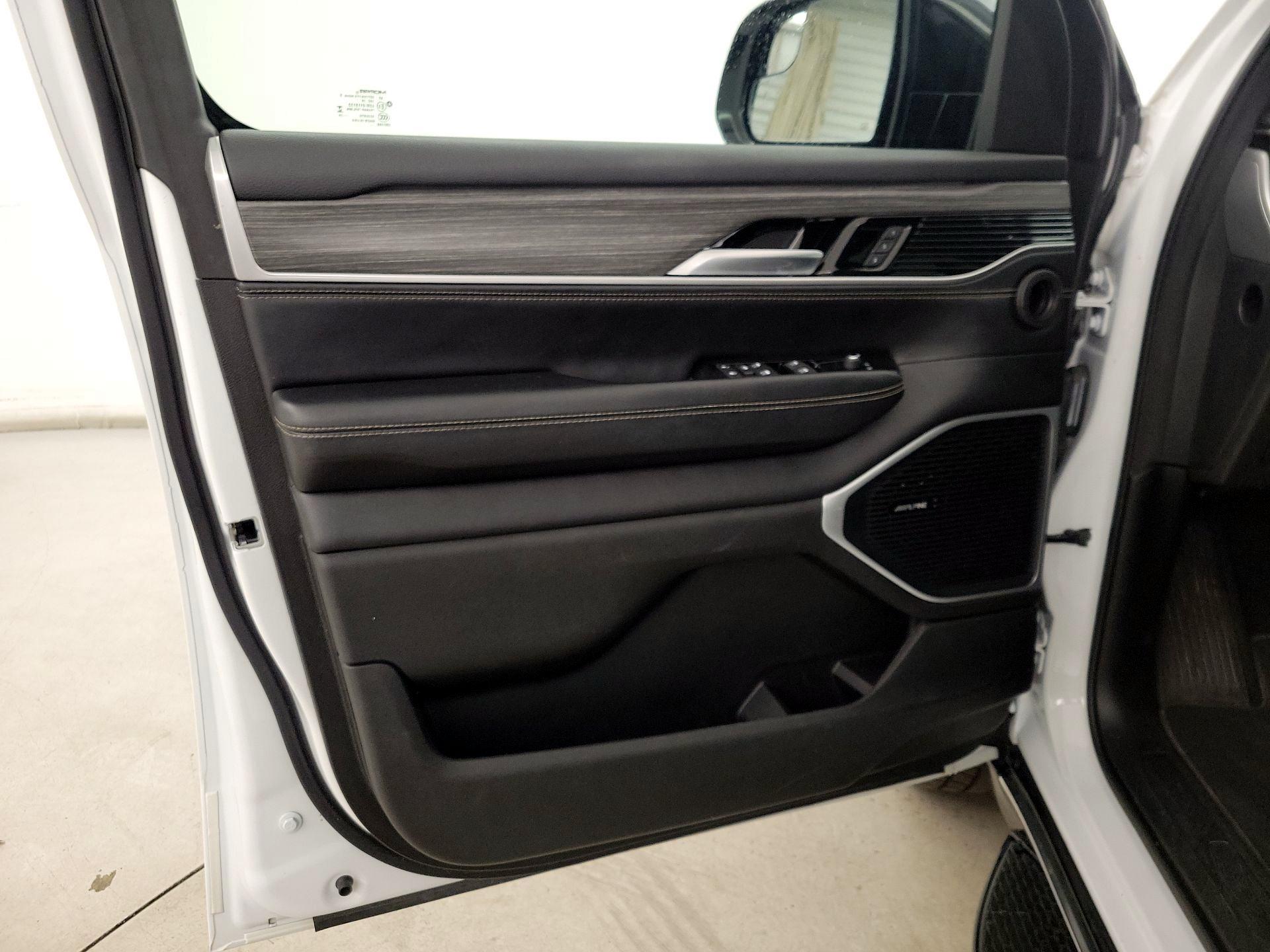 Thumbnail: 2024 Jeep Wagoneer - 12