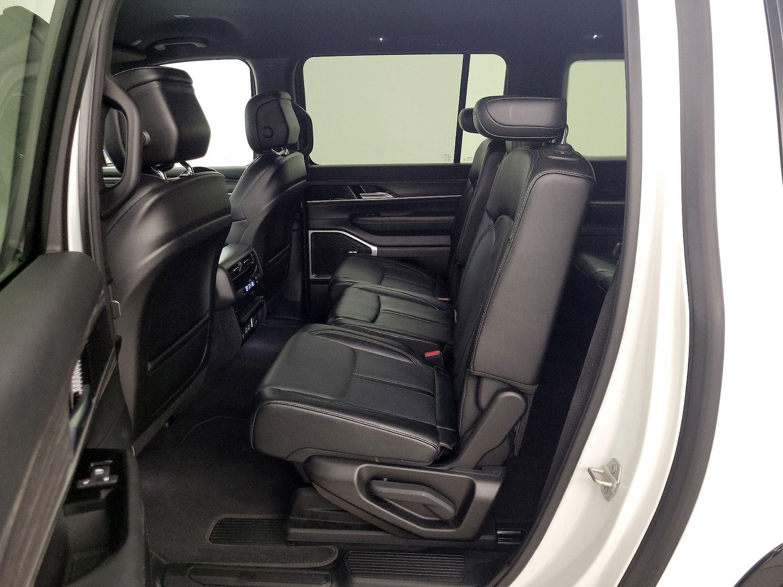 2024 Jeep Wagoneer L Series II - Photo 21