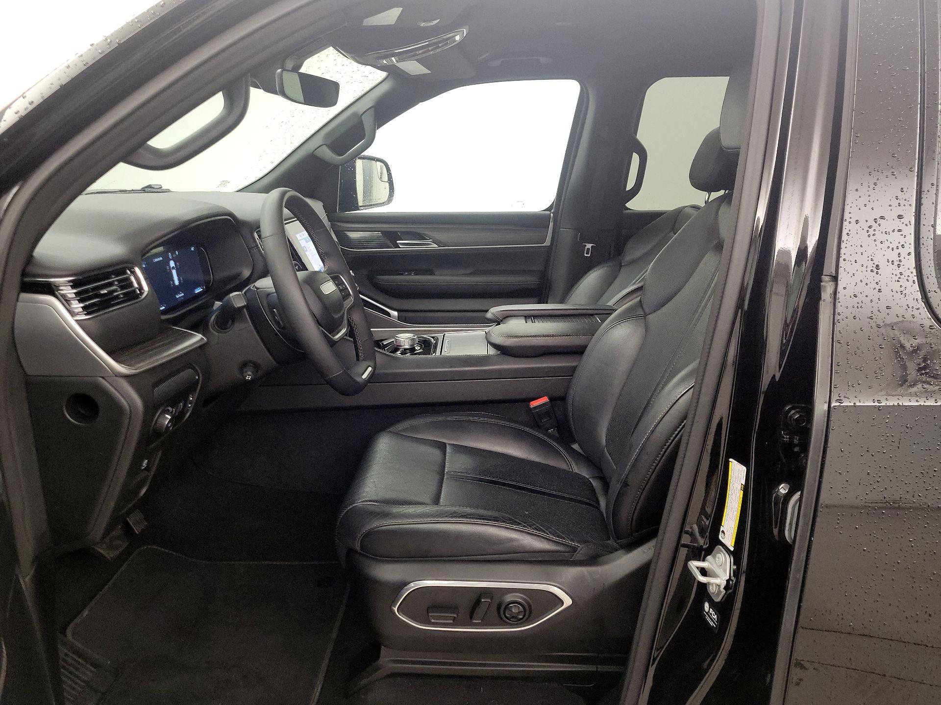 Thumbnail: 2024 Jeep Wagoneer - 11