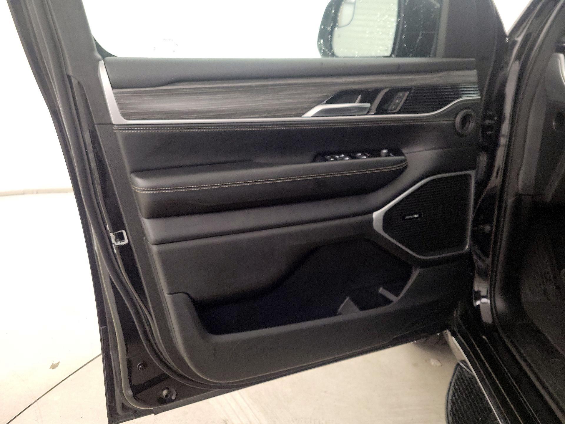 Thumbnail: 2024 Jeep Wagoneer - 12