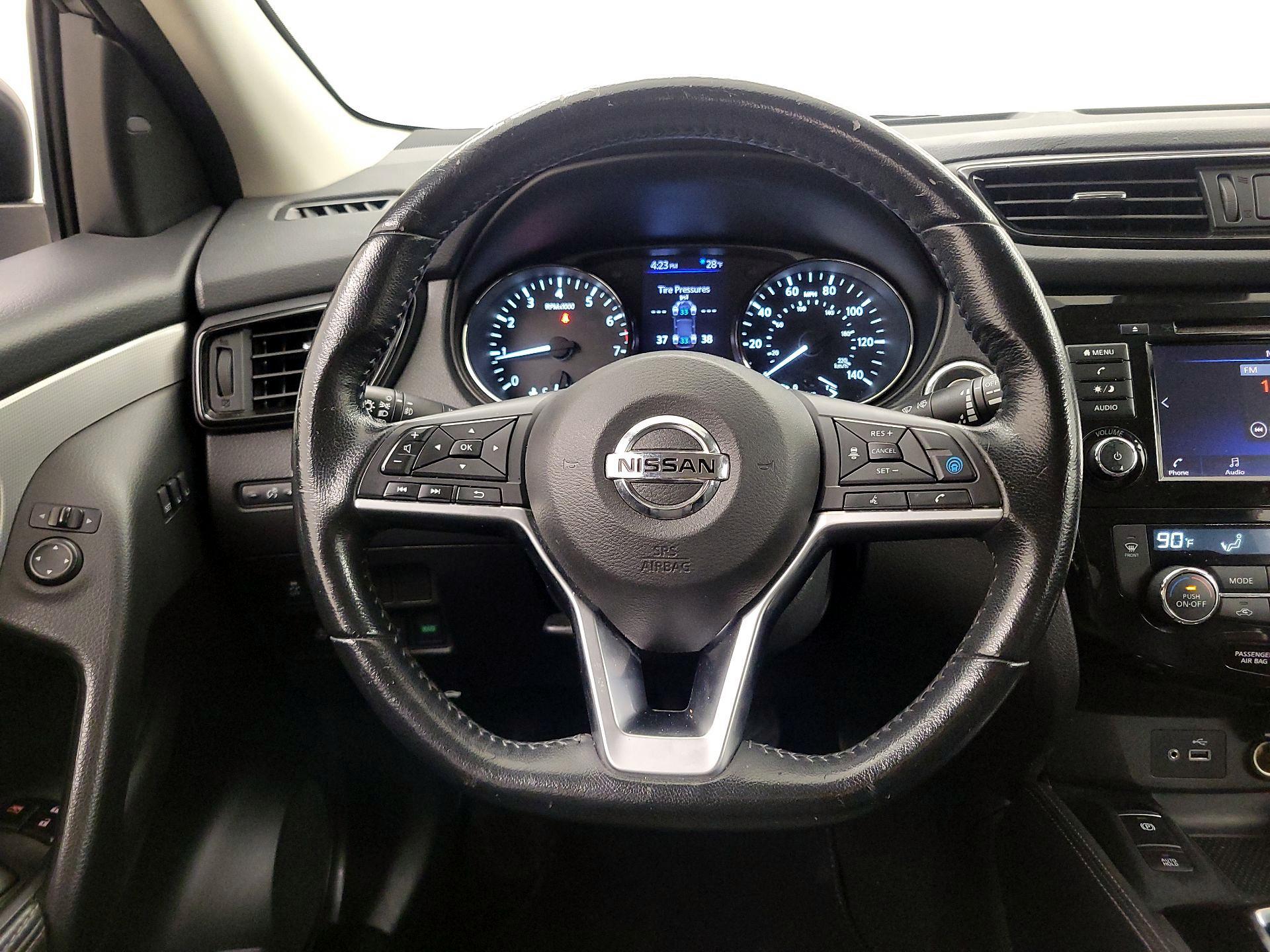 Thumbnail: 2020 Nissan Rogue Sport - 10