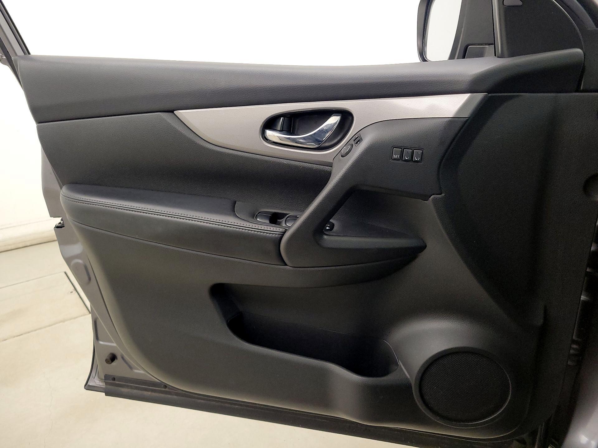 Thumbnail: 2020 Nissan Rogue Sport - 12