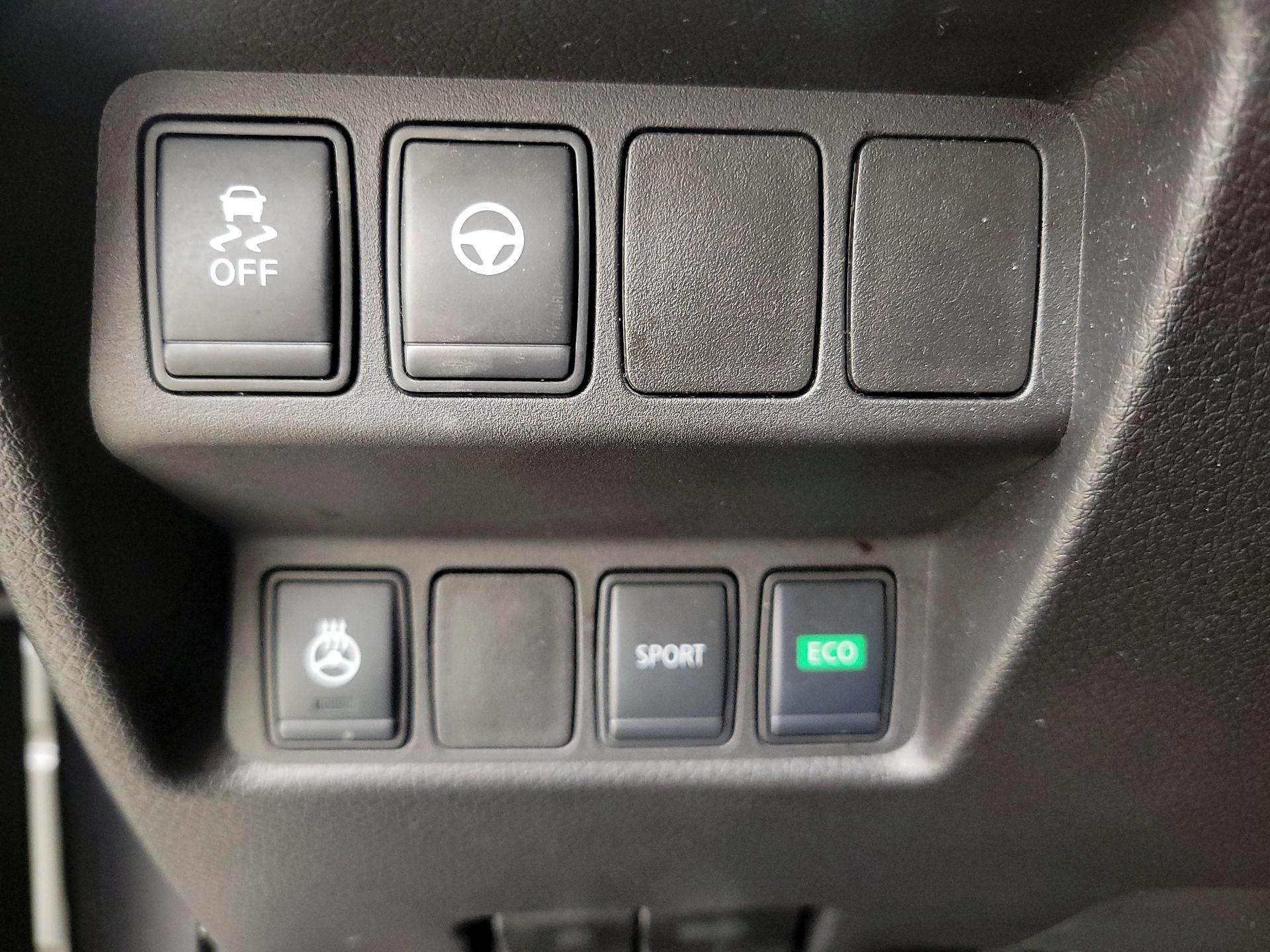 Thumbnail: 2020 Nissan Rogue Sport - 13