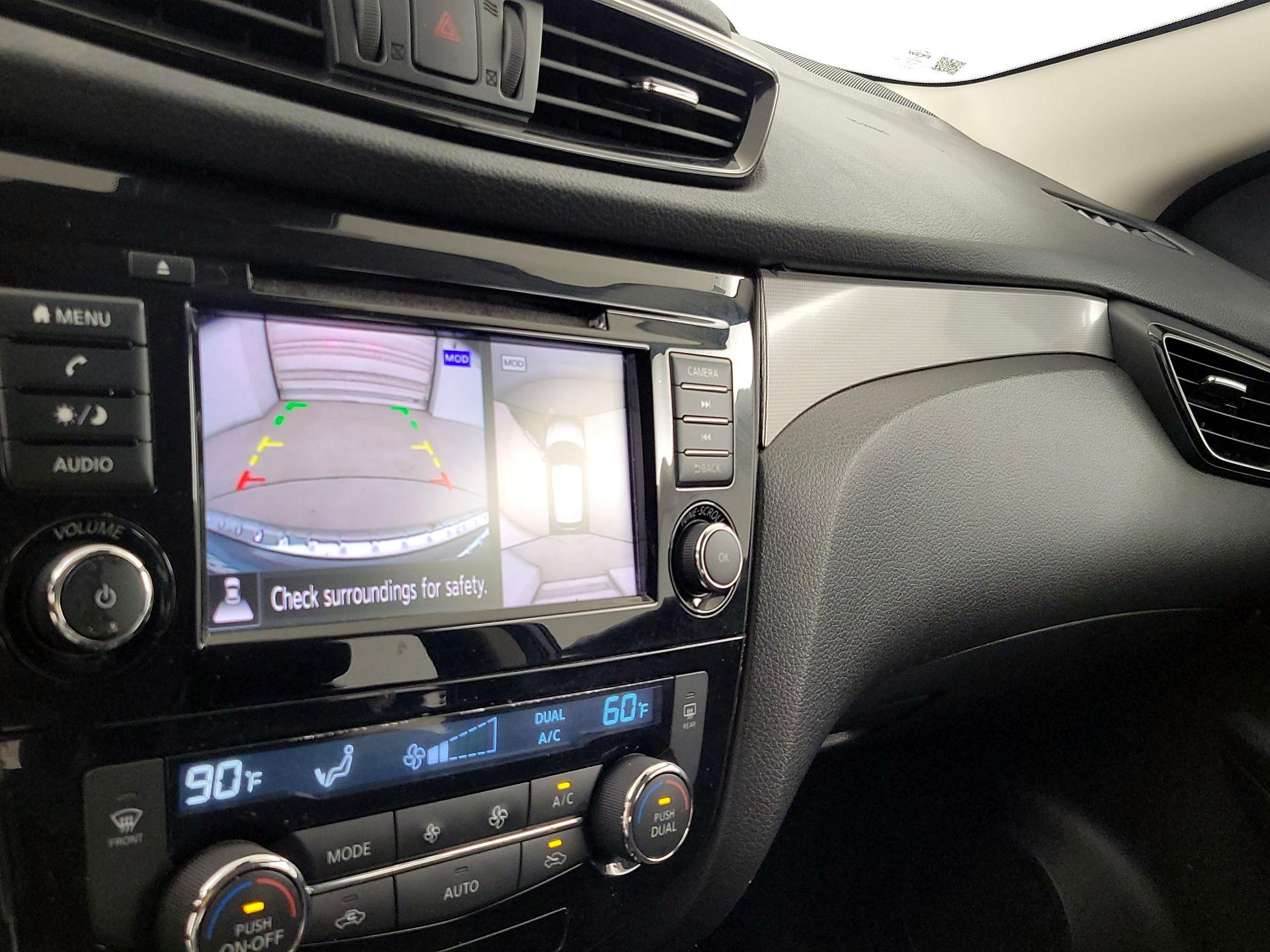 Thumbnail: 2020 Nissan Rogue Sport - 14