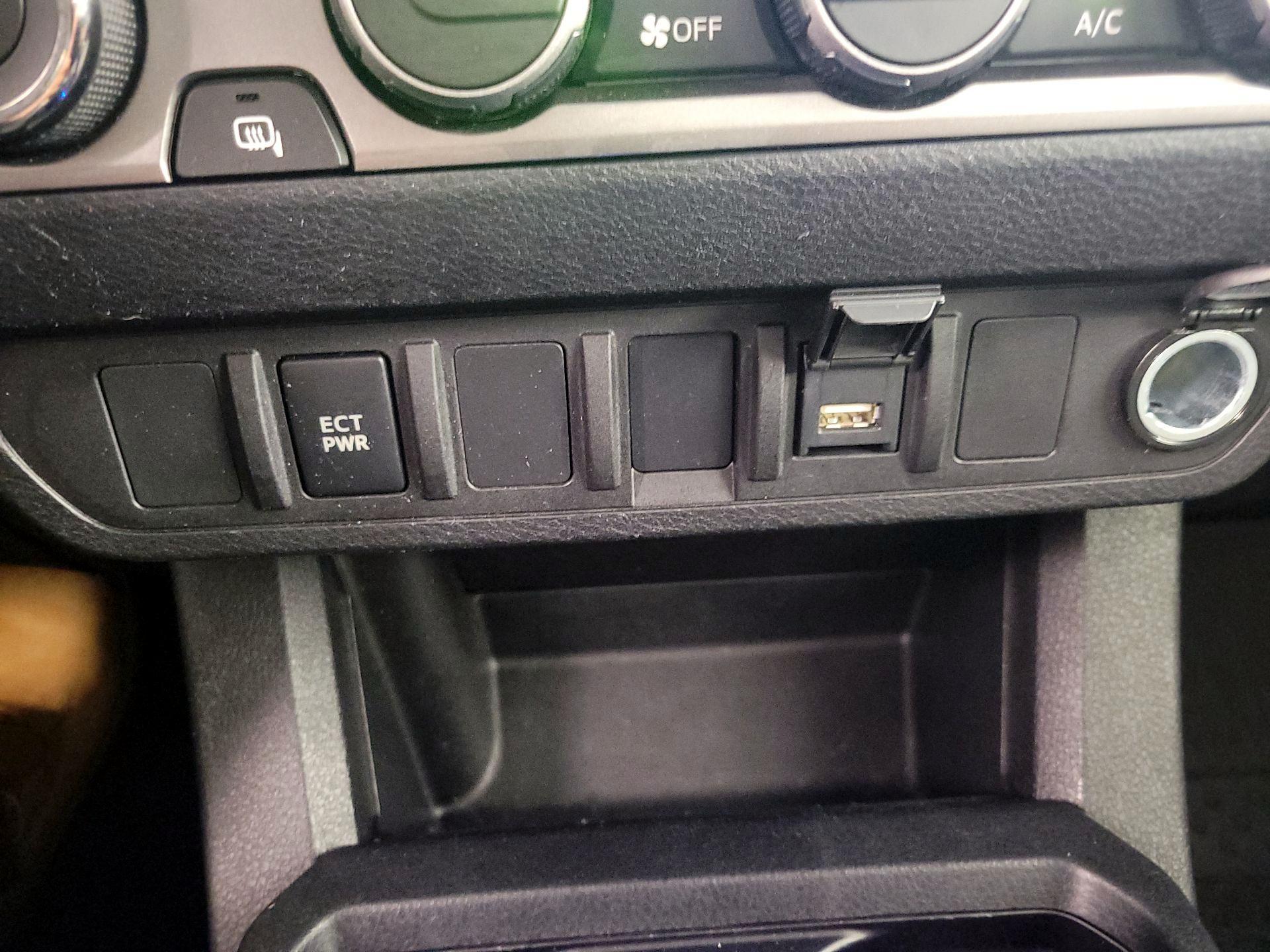 Thumbnail: 2022 Toyota Tacoma - 18